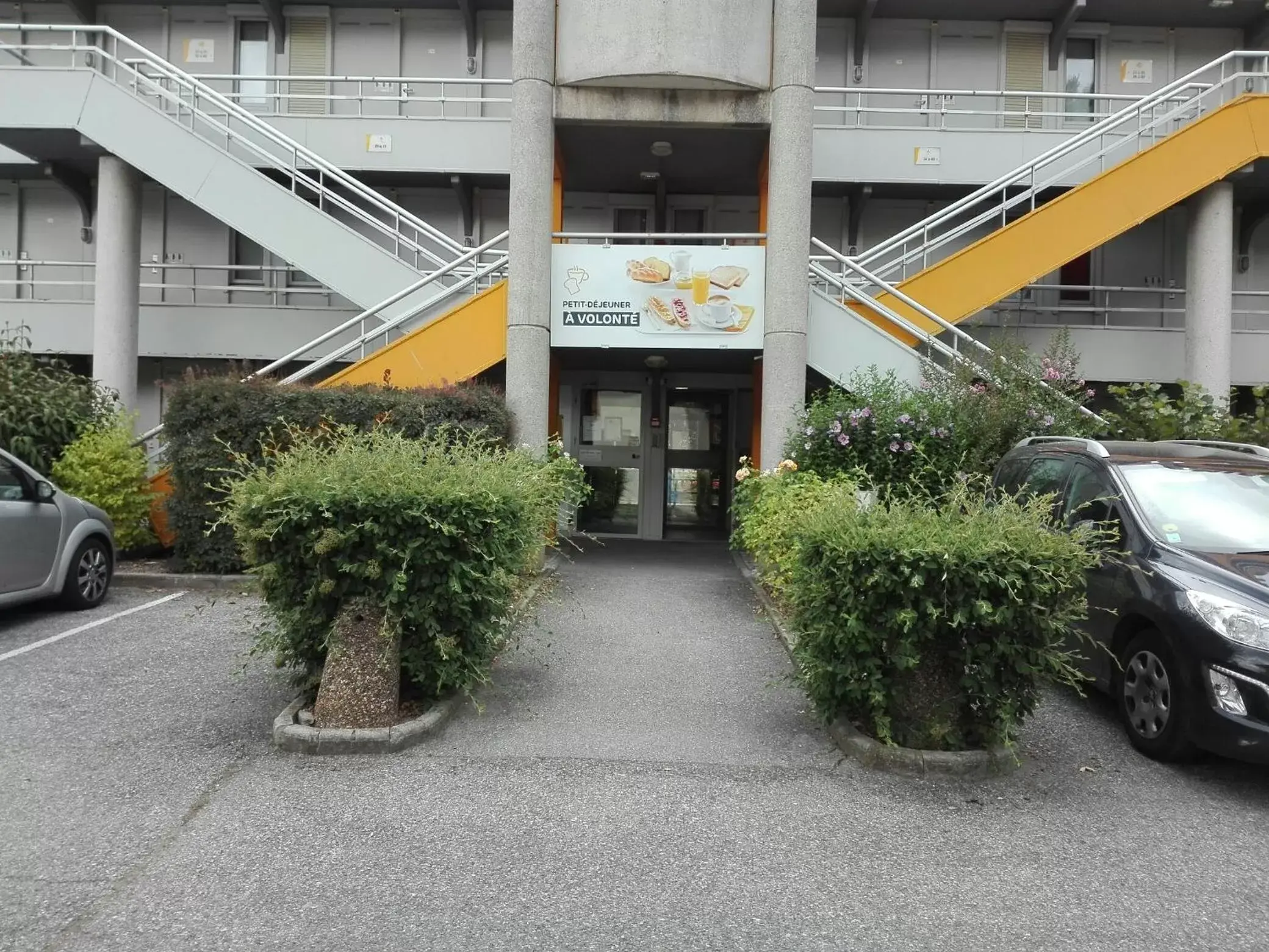 Facade/entrance in Premiere Classe Grenoble Sud - Gieres Universite