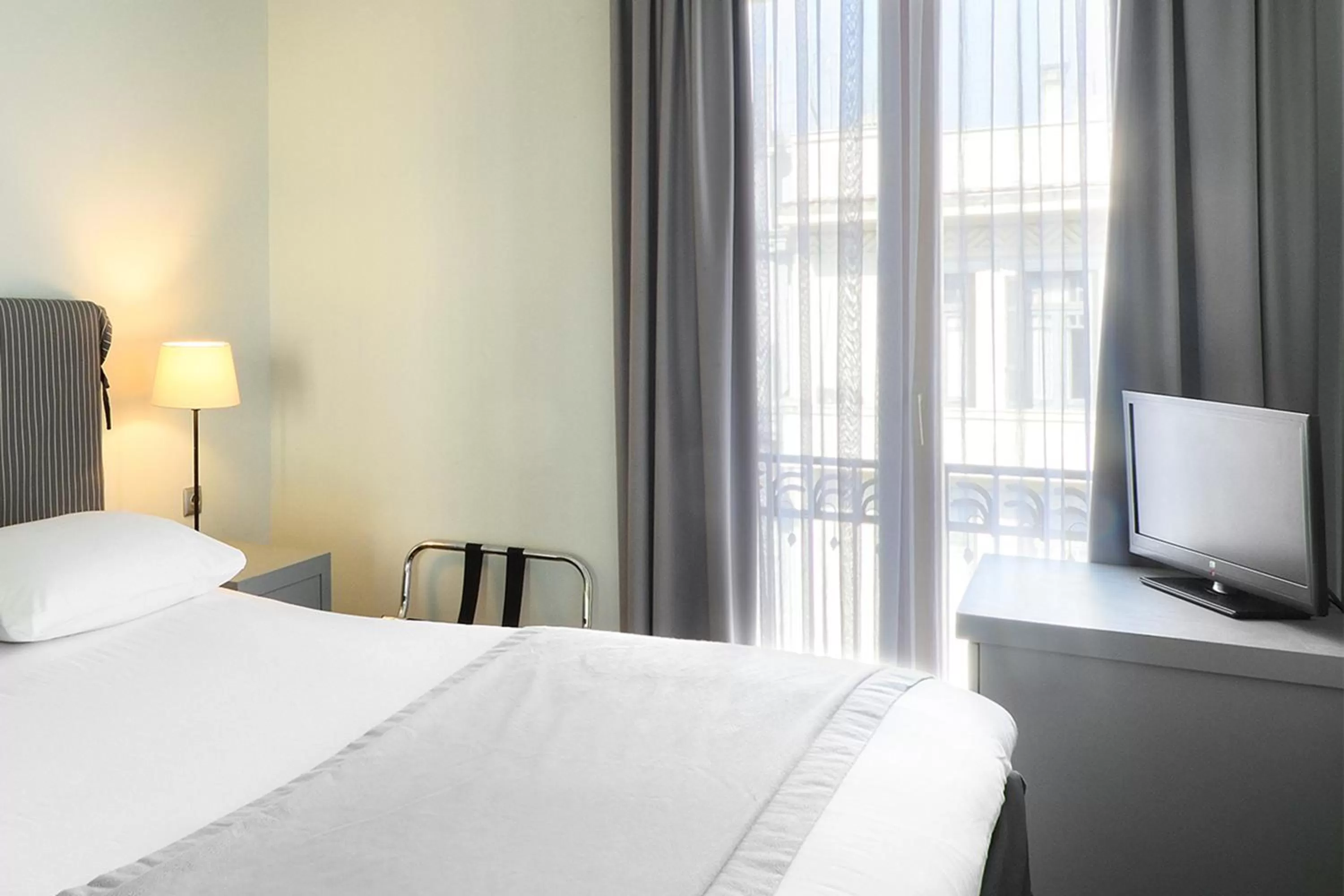 Bed in Le Palace Hotel