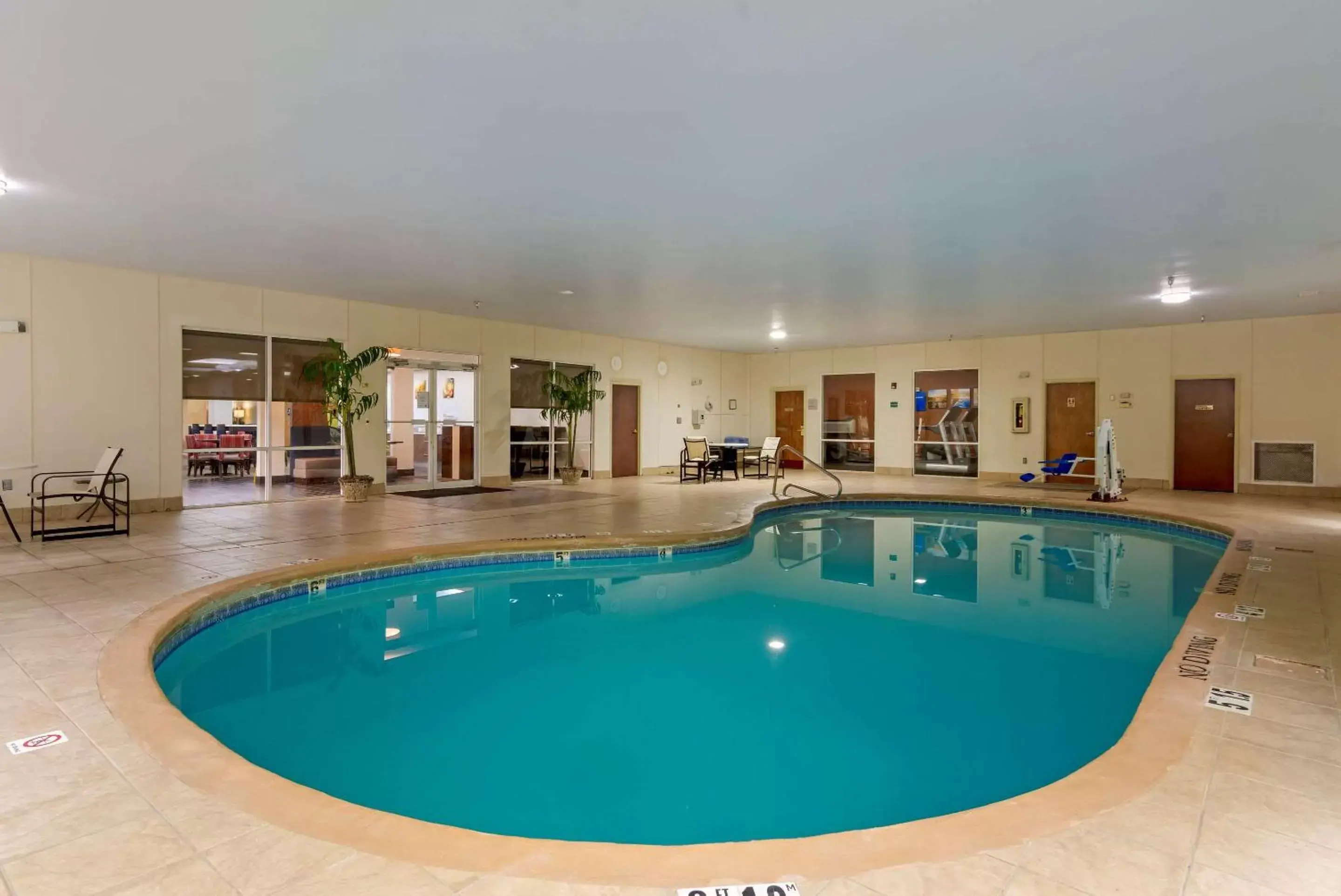 Activities, Swimming Pool in Comfort Suites Milledgeville