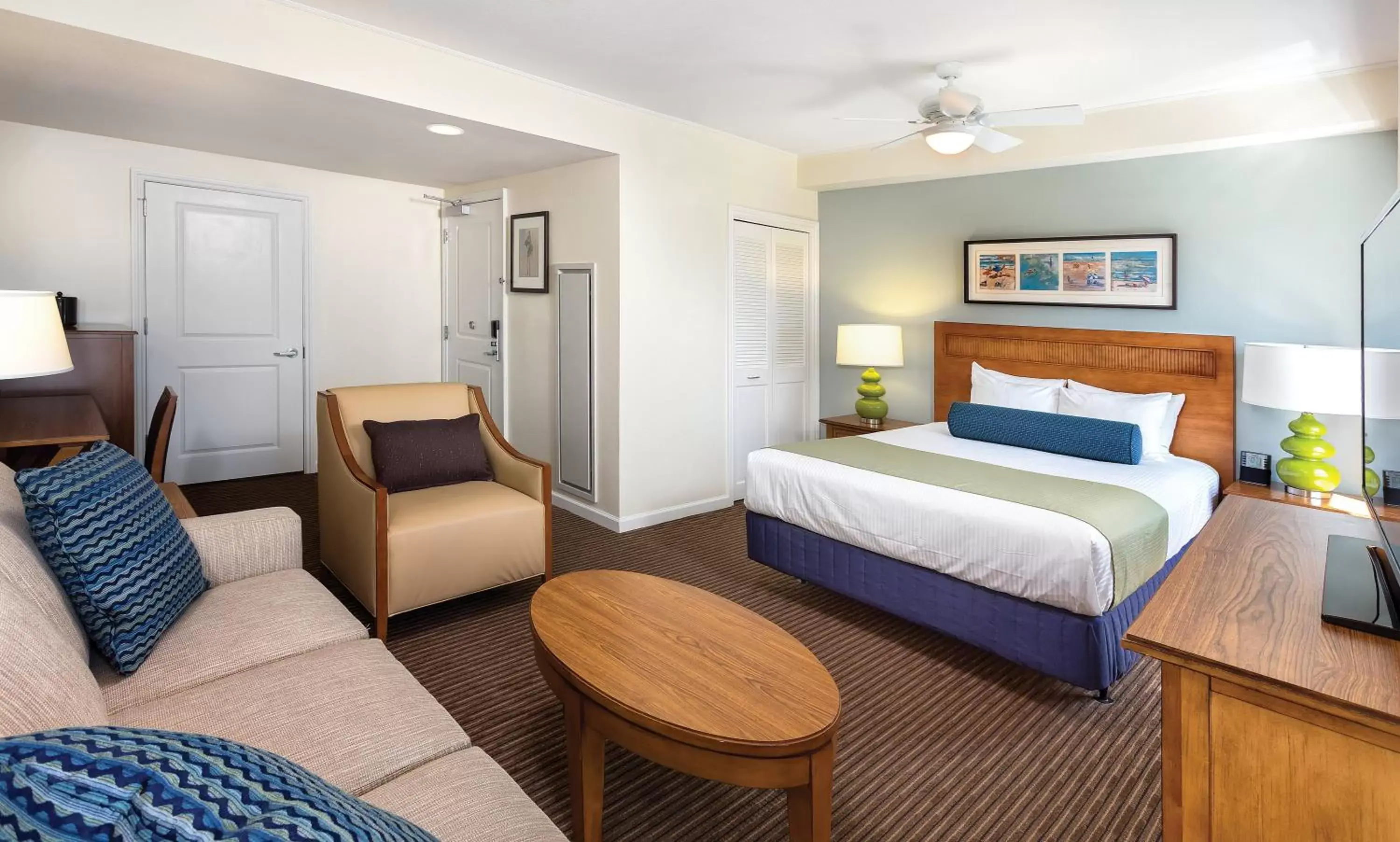 Photo of the whole room, Bed in Club Wyndham Oceanside Pier Resort
