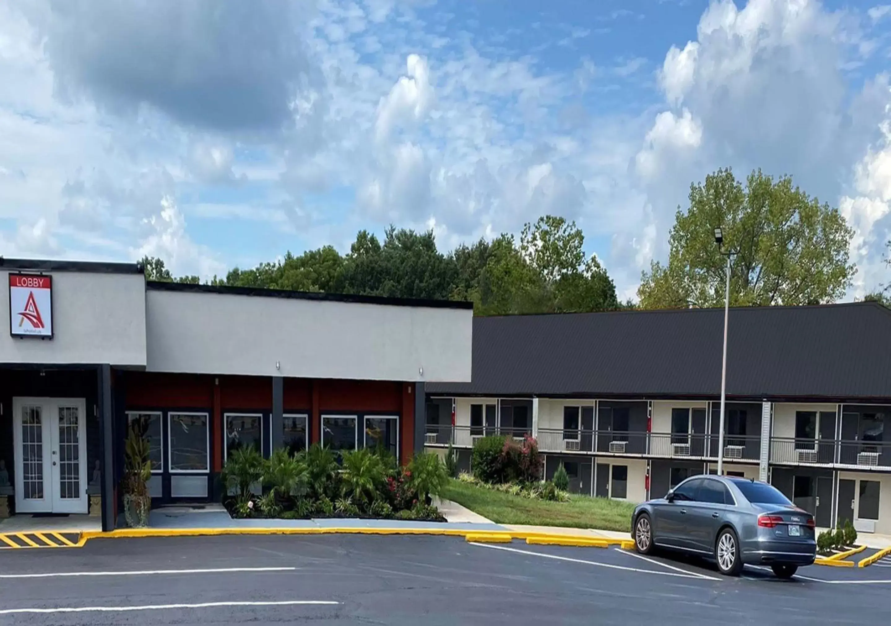 Property Building in Lx Hotel, Manchester, Tennessee