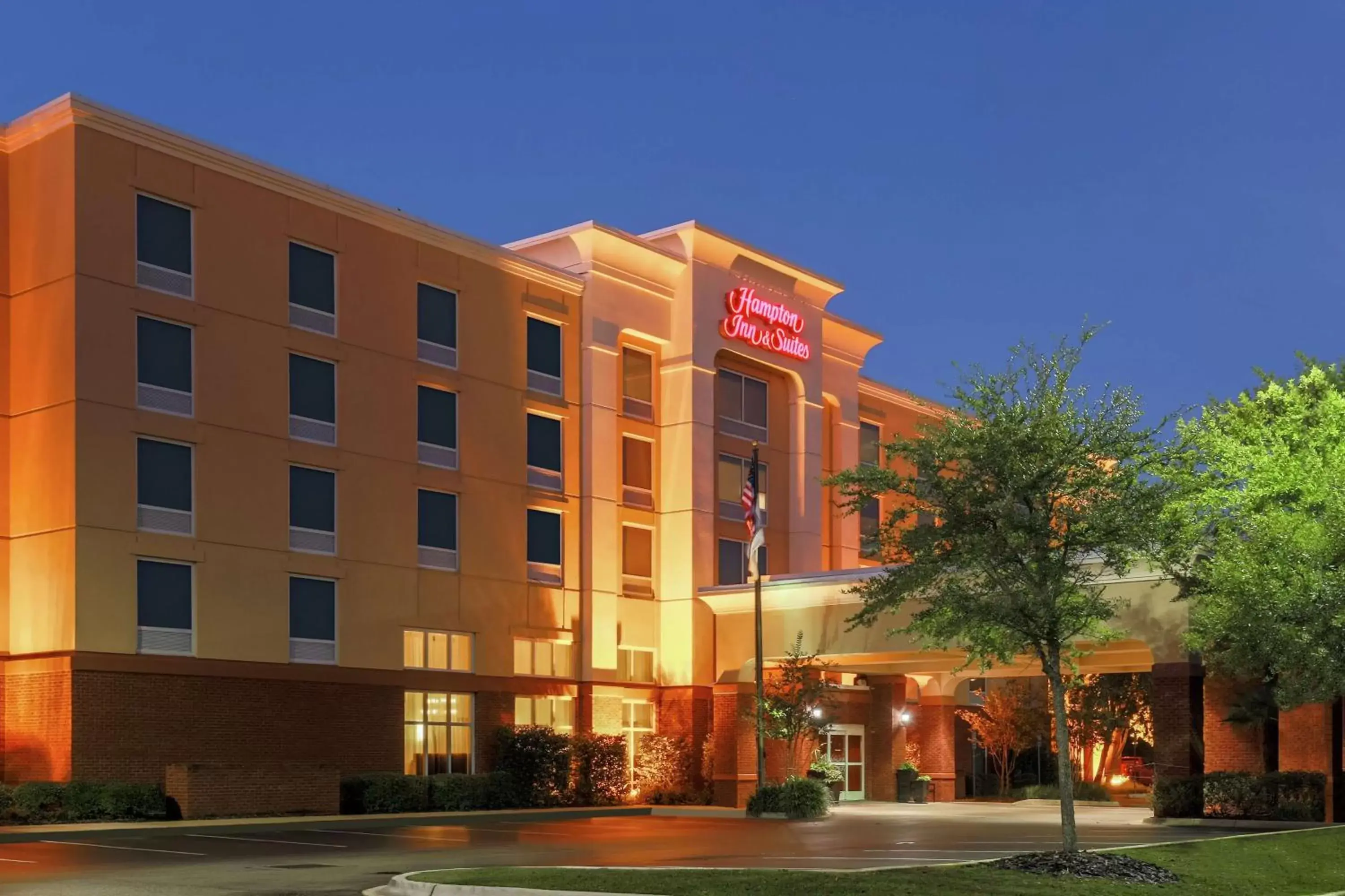 Property Building in Hampton Inn & Suites Tallahassee I-10-Thomasville Road