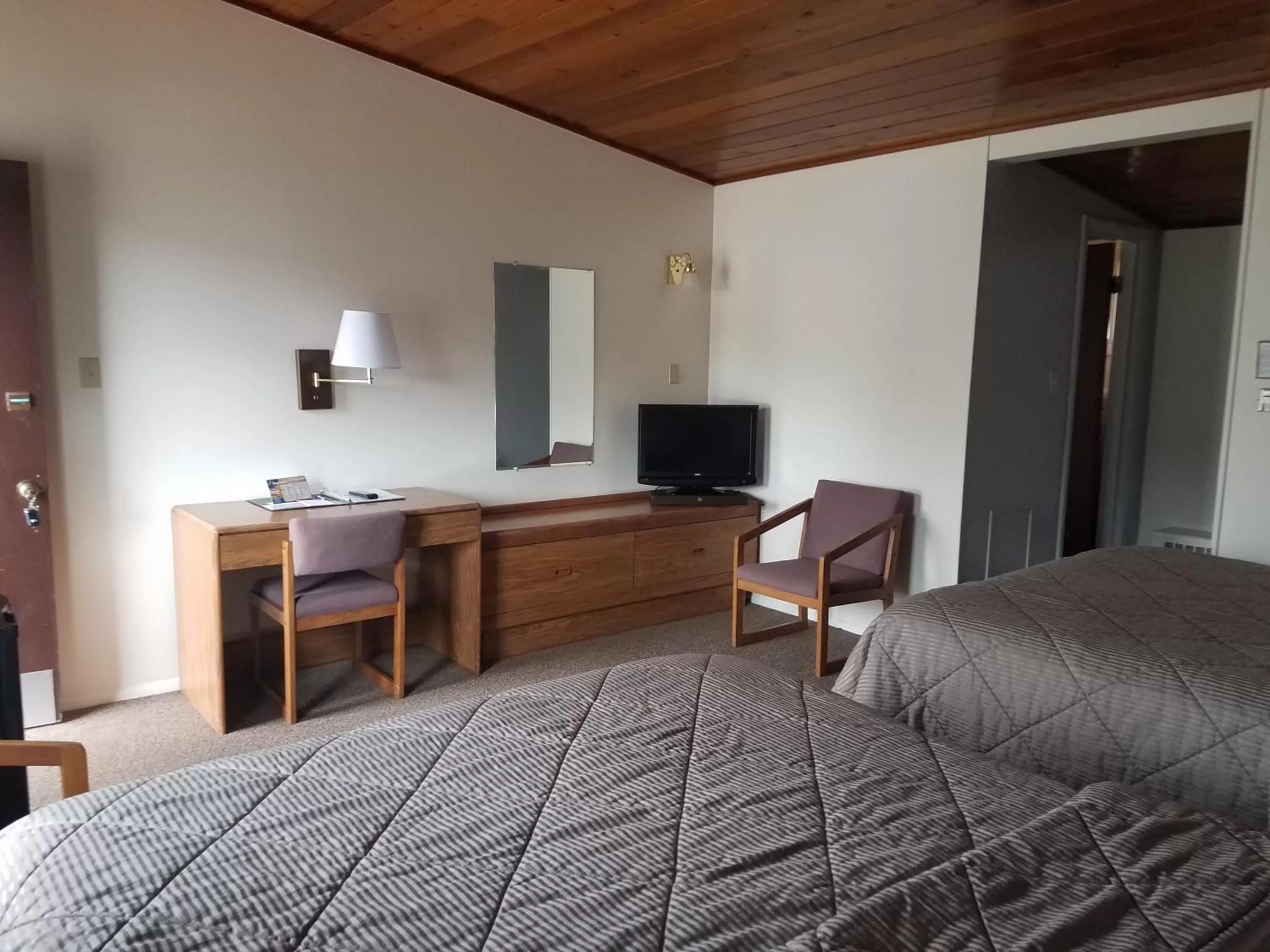 Other, Bed in Budget Host Melody Lane