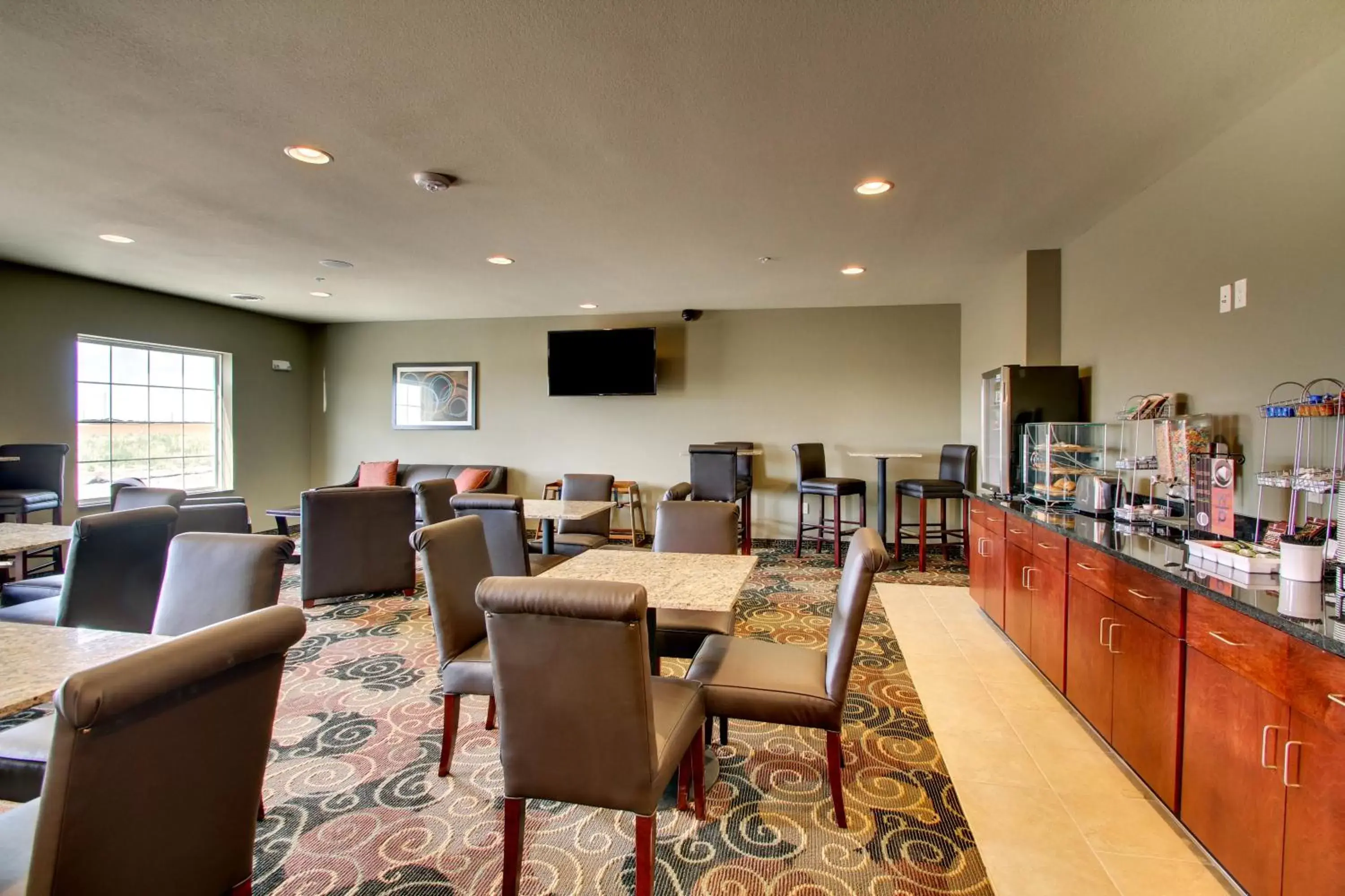 Area and facilities, Restaurant/Places to Eat in Stanton Inn and Suites