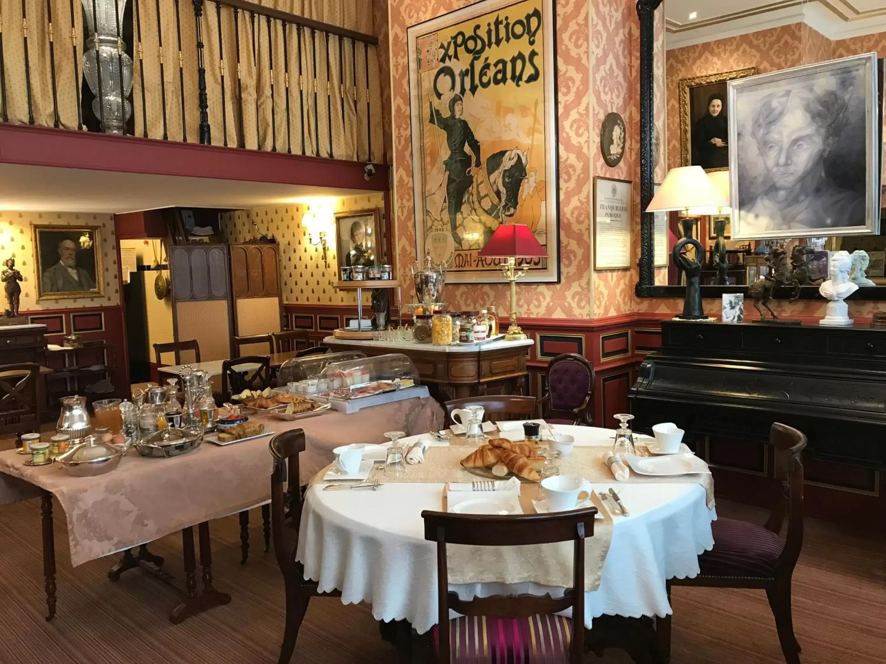 Lunch, Restaurant/Places to Eat in Hôtel de l'Abeille