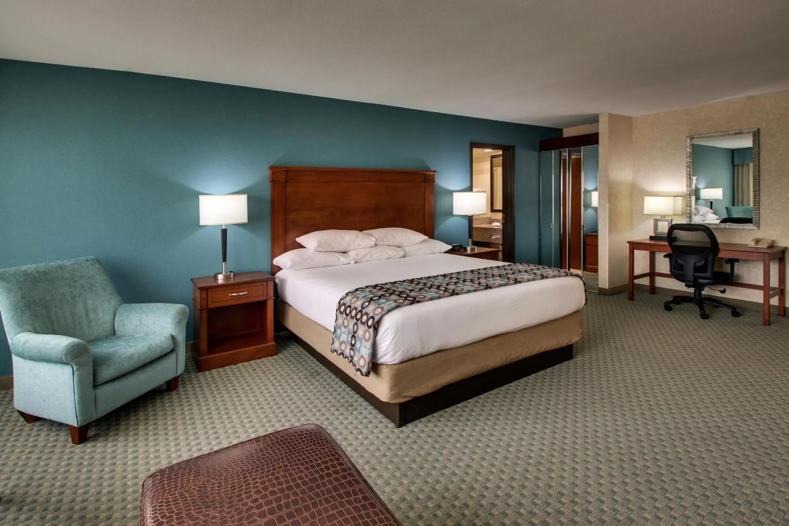 Bedroom, Bed in GreenTree Hotel - Houston Hobby Airport