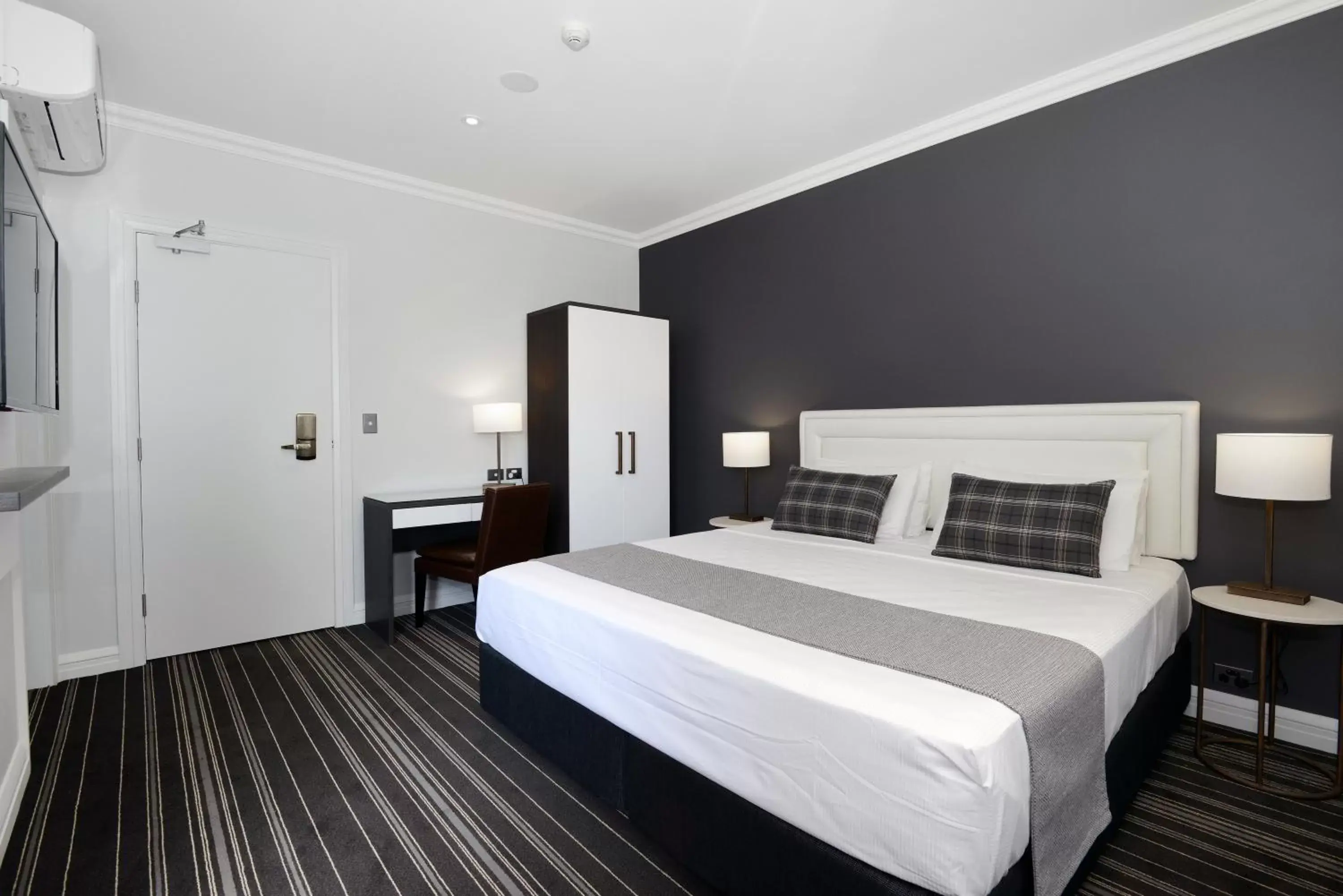 Photo of the whole room, Bed in Perouse Randwick by Sydney Lodges