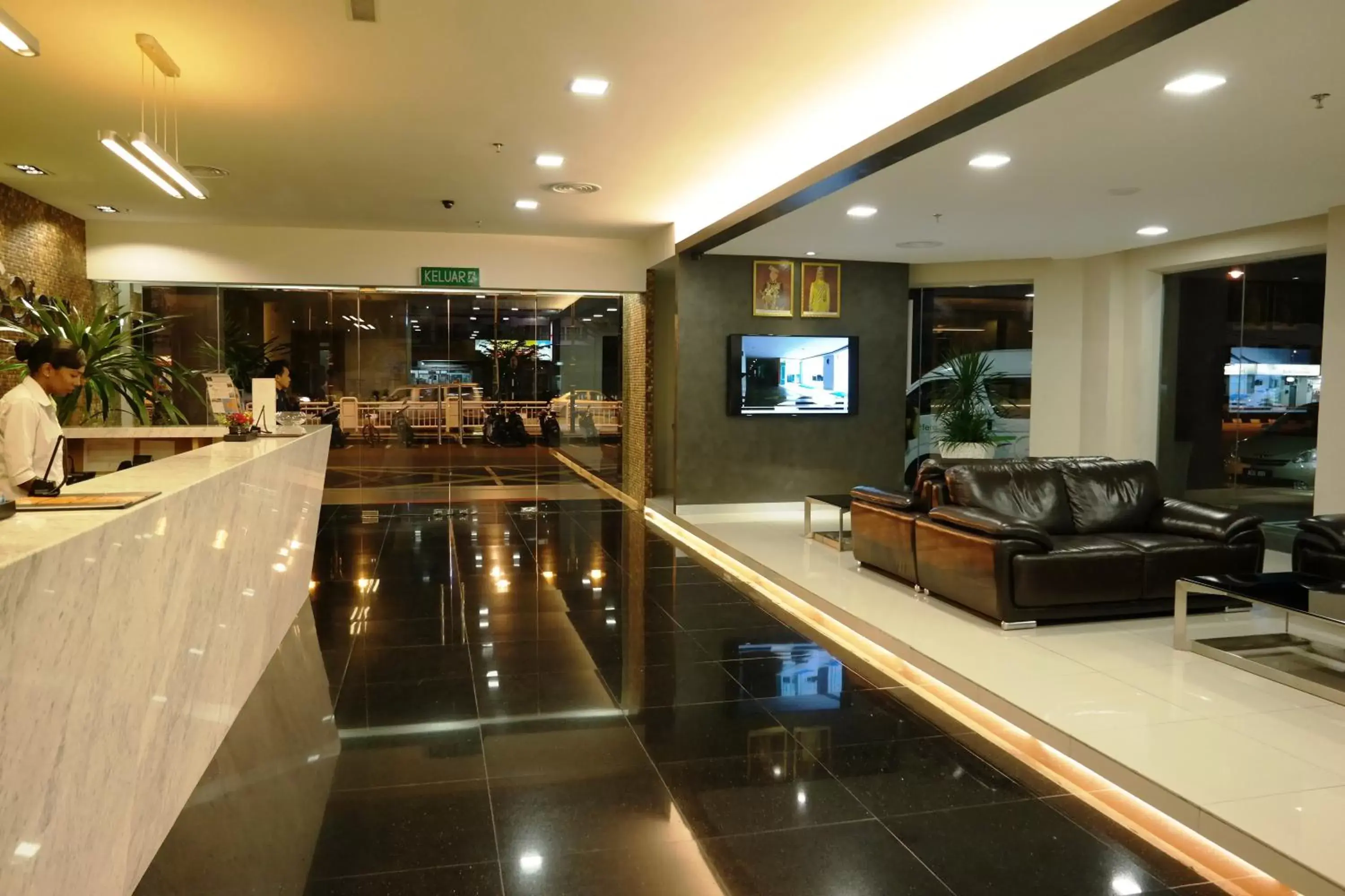 Staff, Lobby/Reception in Hotel Sfera