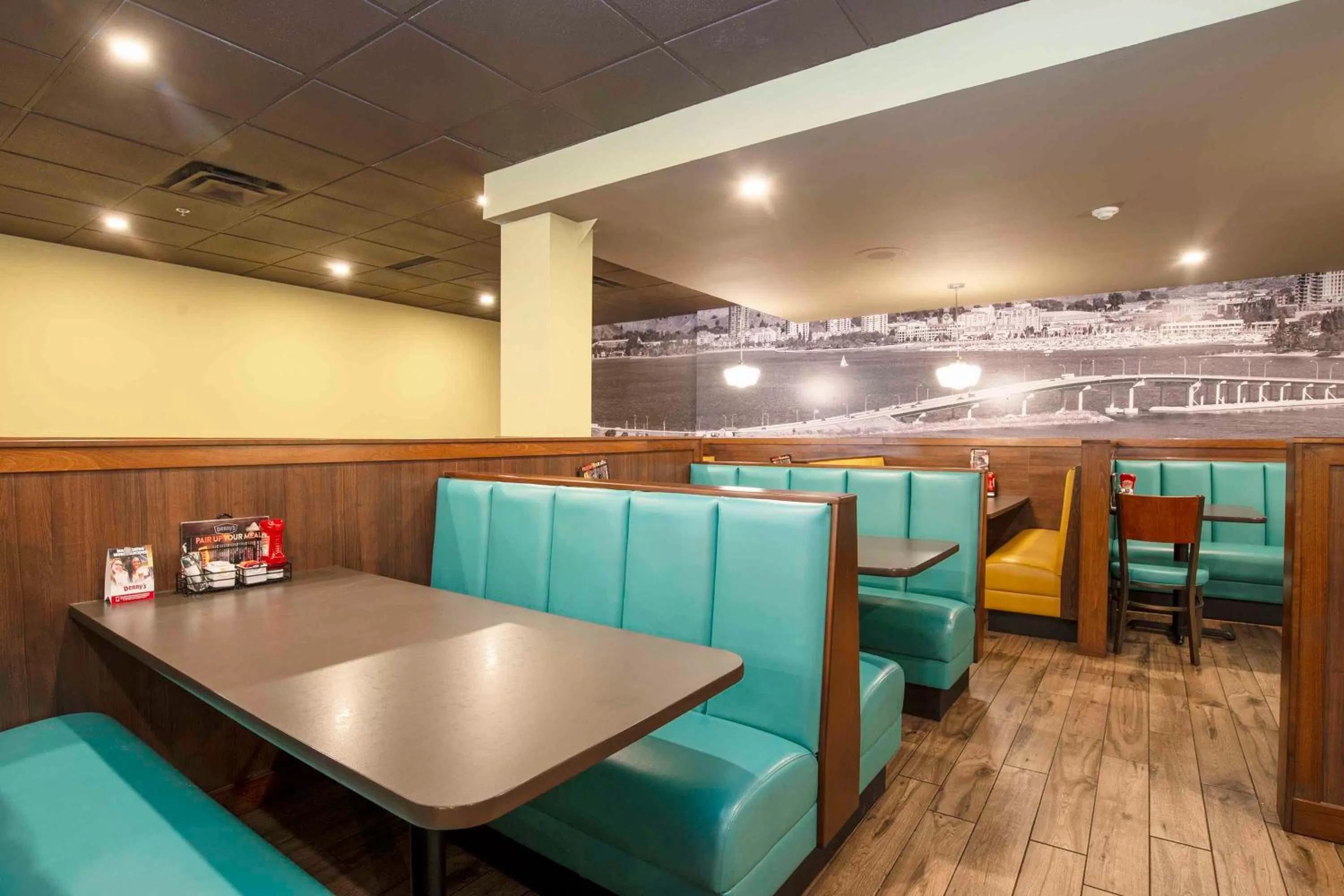 Restaurant/places to eat in Sandman Hotel & Suites Kelowna