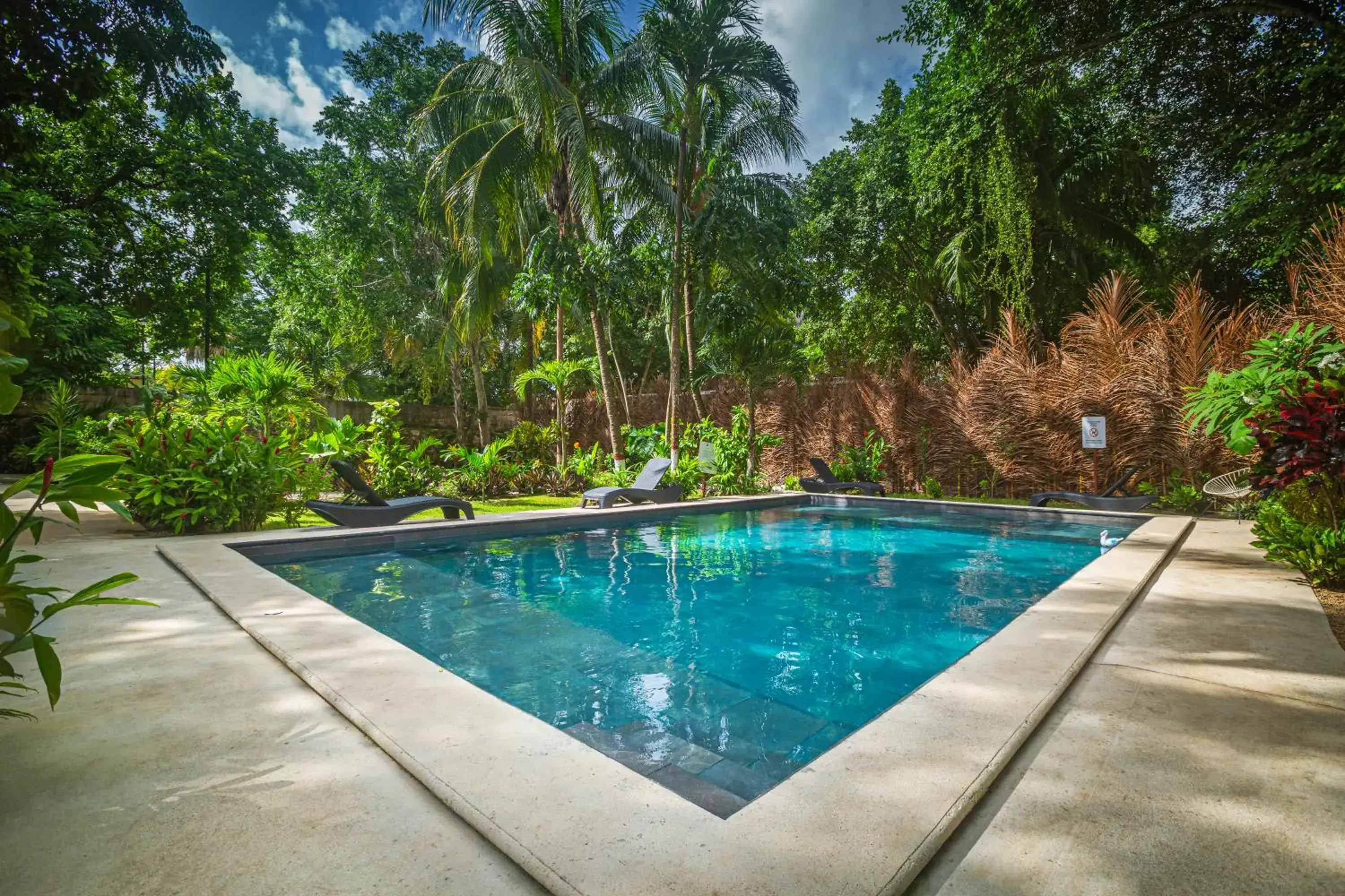 Swimming Pool in Tierra maya Hotel & Sanctuary