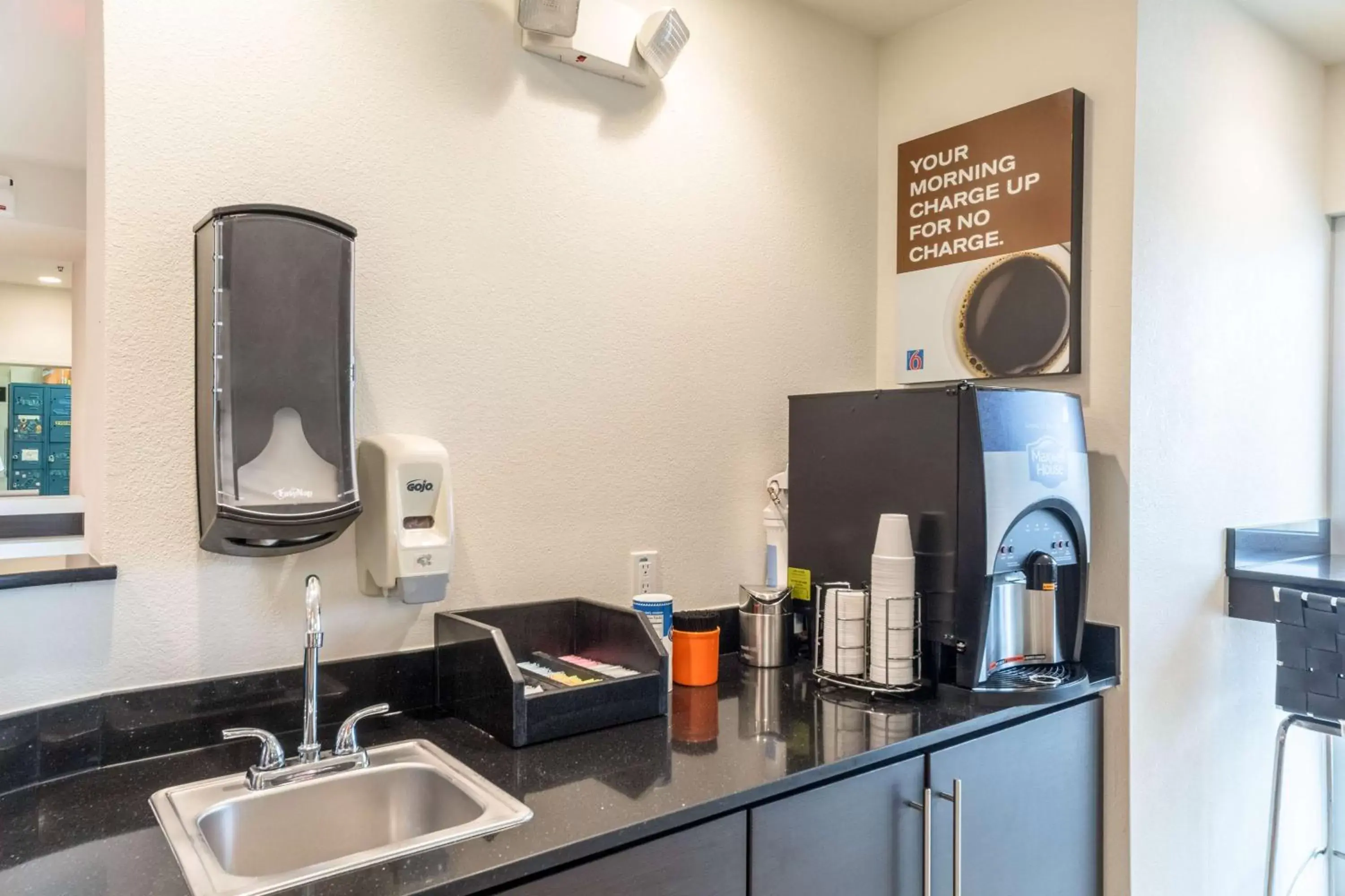 Lobby or reception, Kitchen/Kitchenette in Motel 6-Laredo, TX - Airport