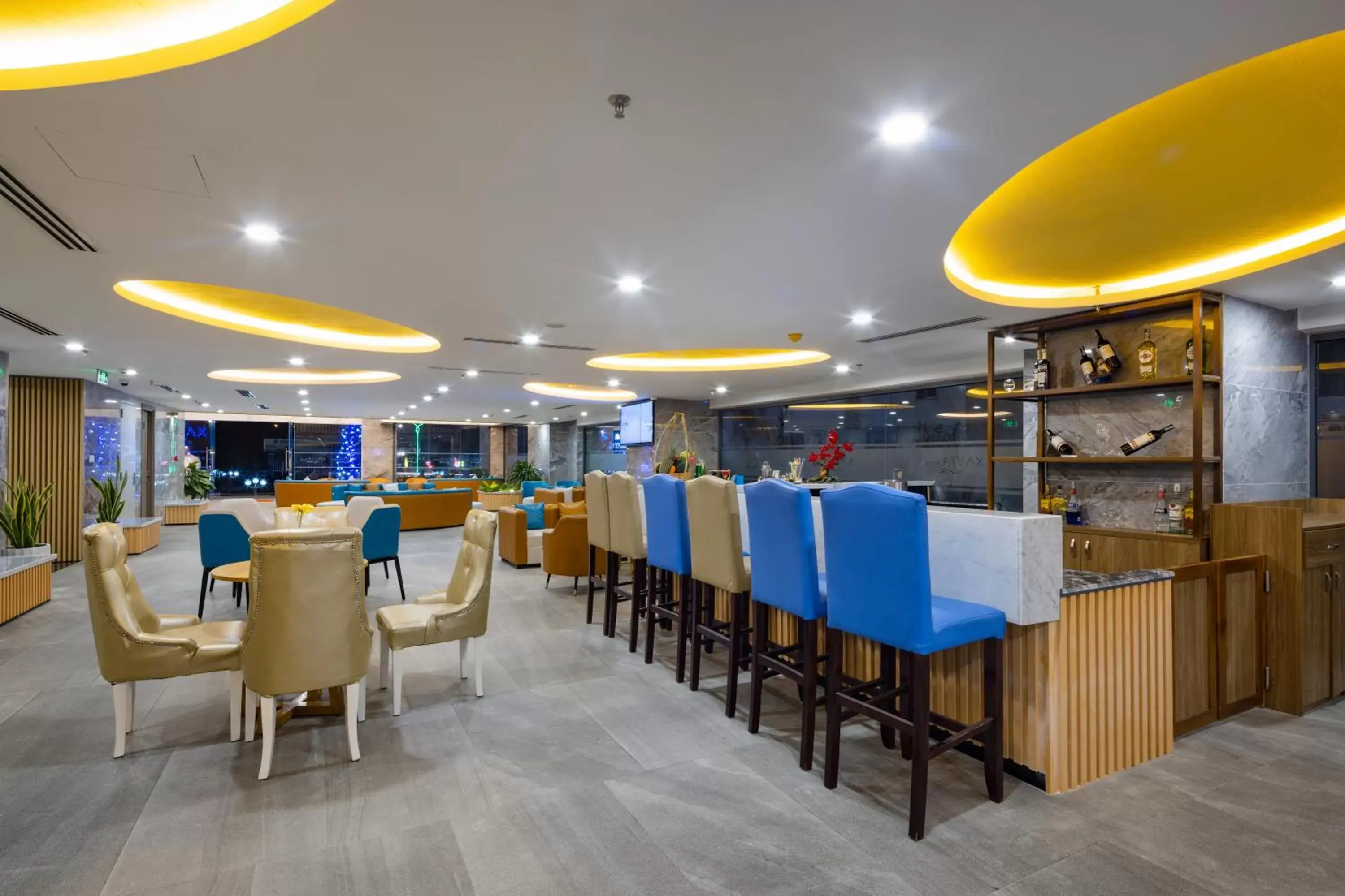 Lounge or bar, Restaurant/Places to Eat in Xavia Hotel