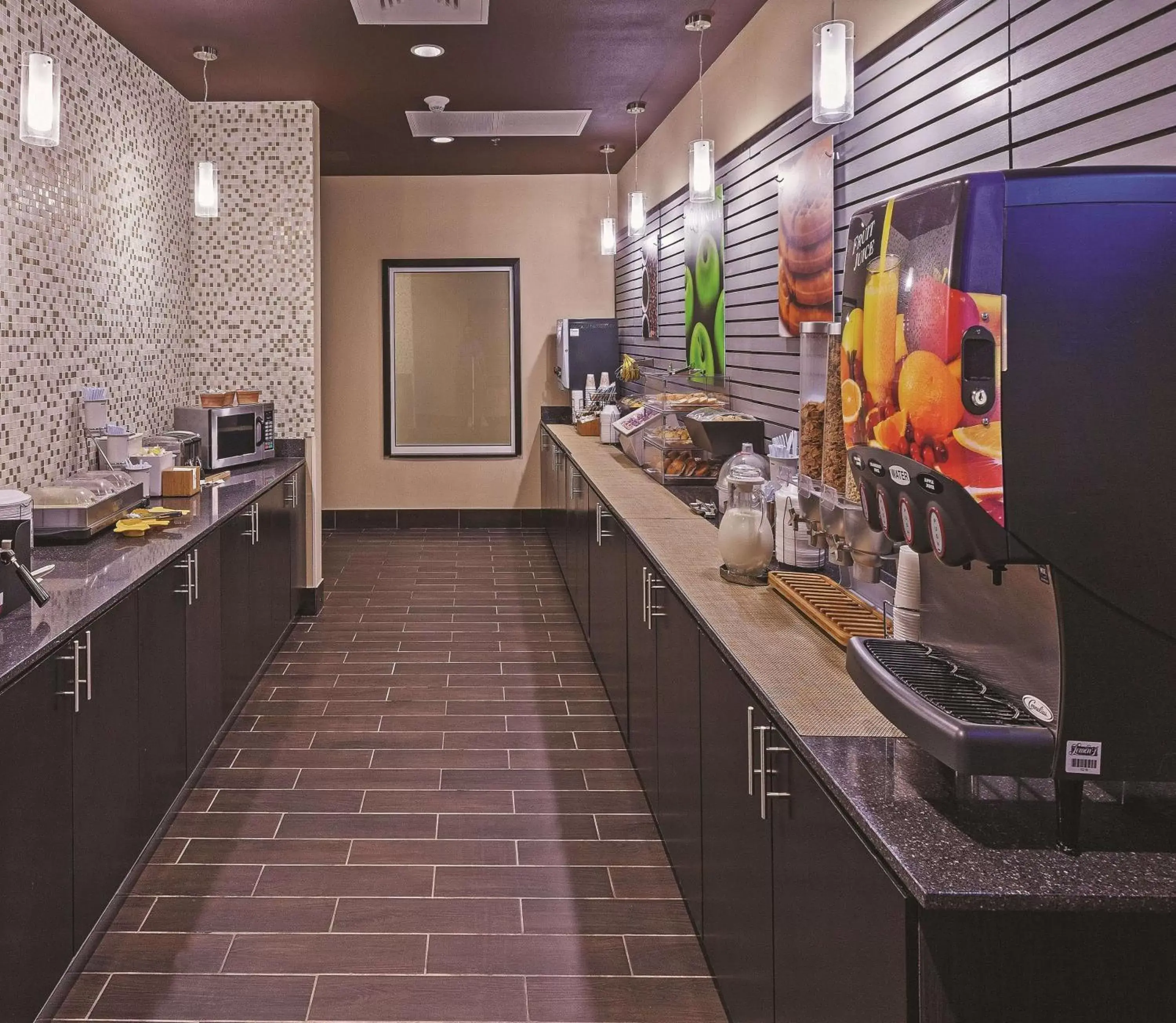 Restaurant/places to eat, Kitchen/Kitchenette in La Quinta by Wyndham Wichita Falls - MSU Area