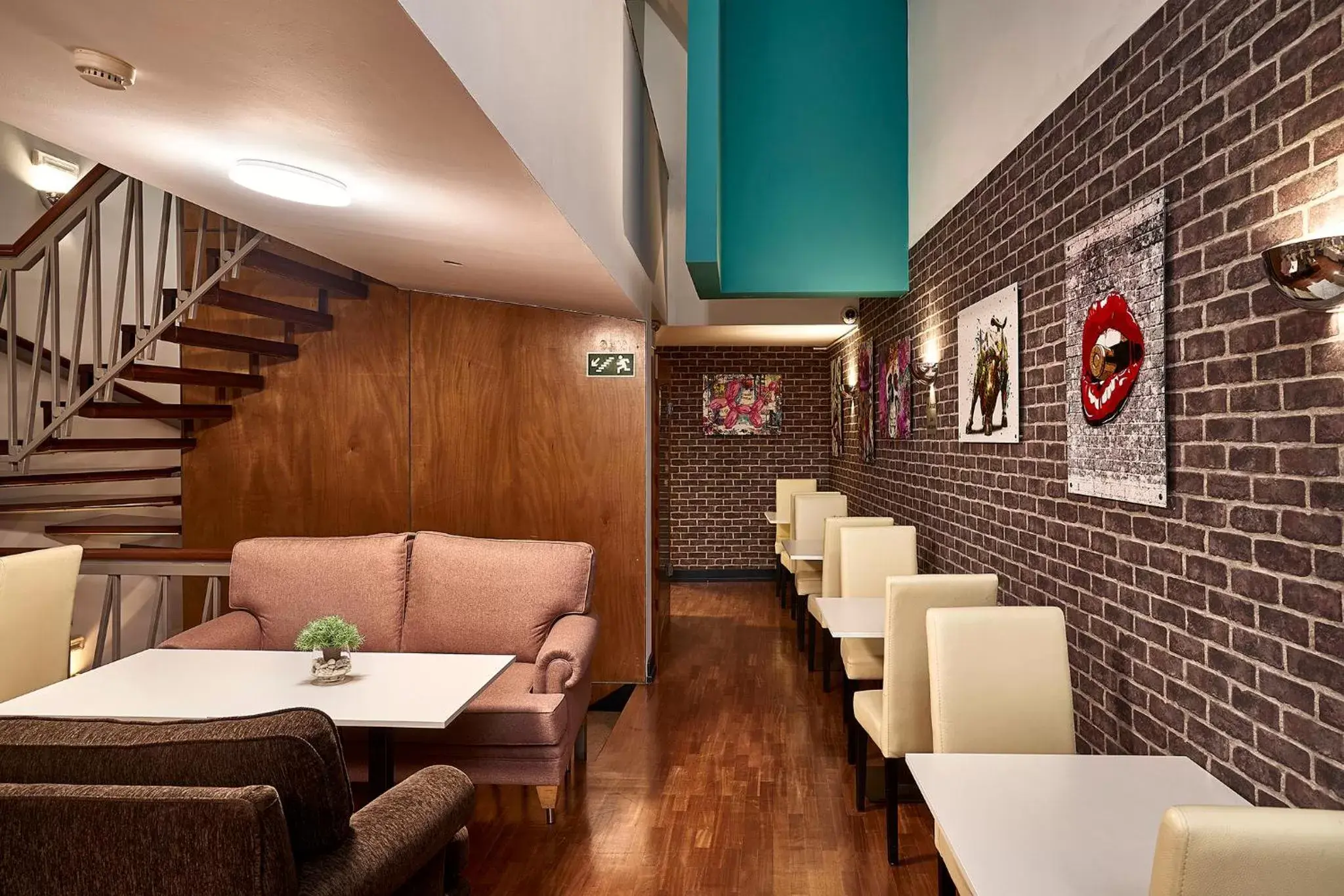 Restaurant/places to eat, Seating Area in Galeria Suite Hotel