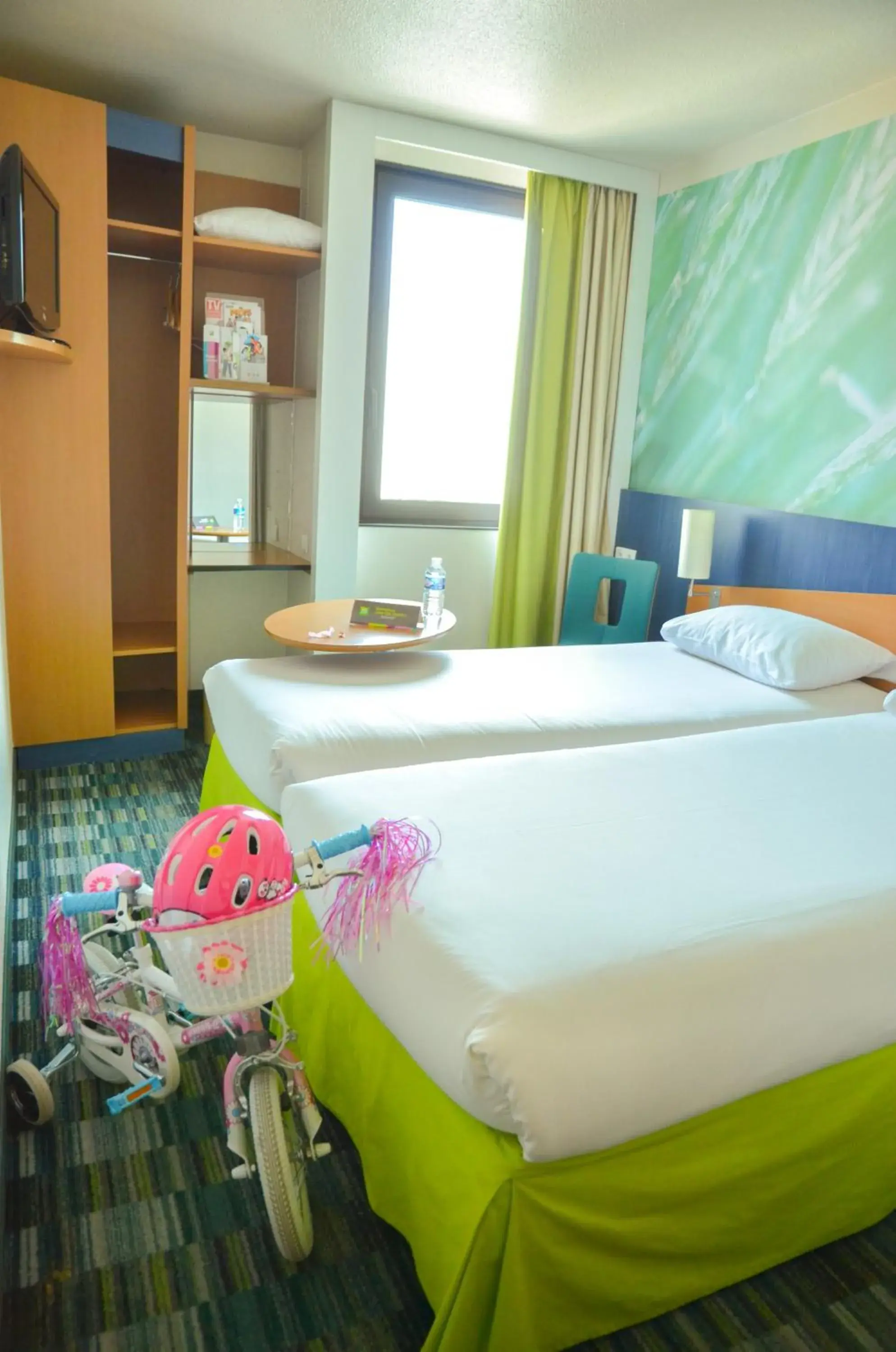 Bedroom, Bed in ibis Styles Angers Centre Gare