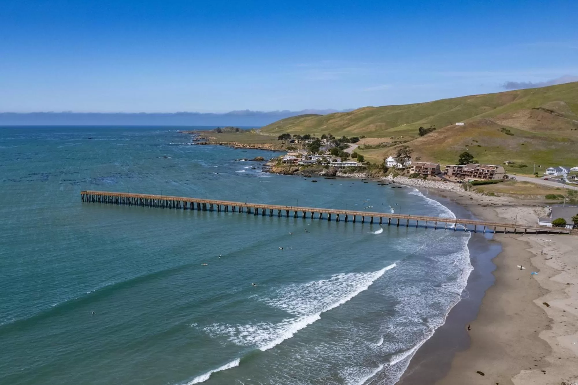 Nearby landmark, Beach in Shoreline Inn...on the beach