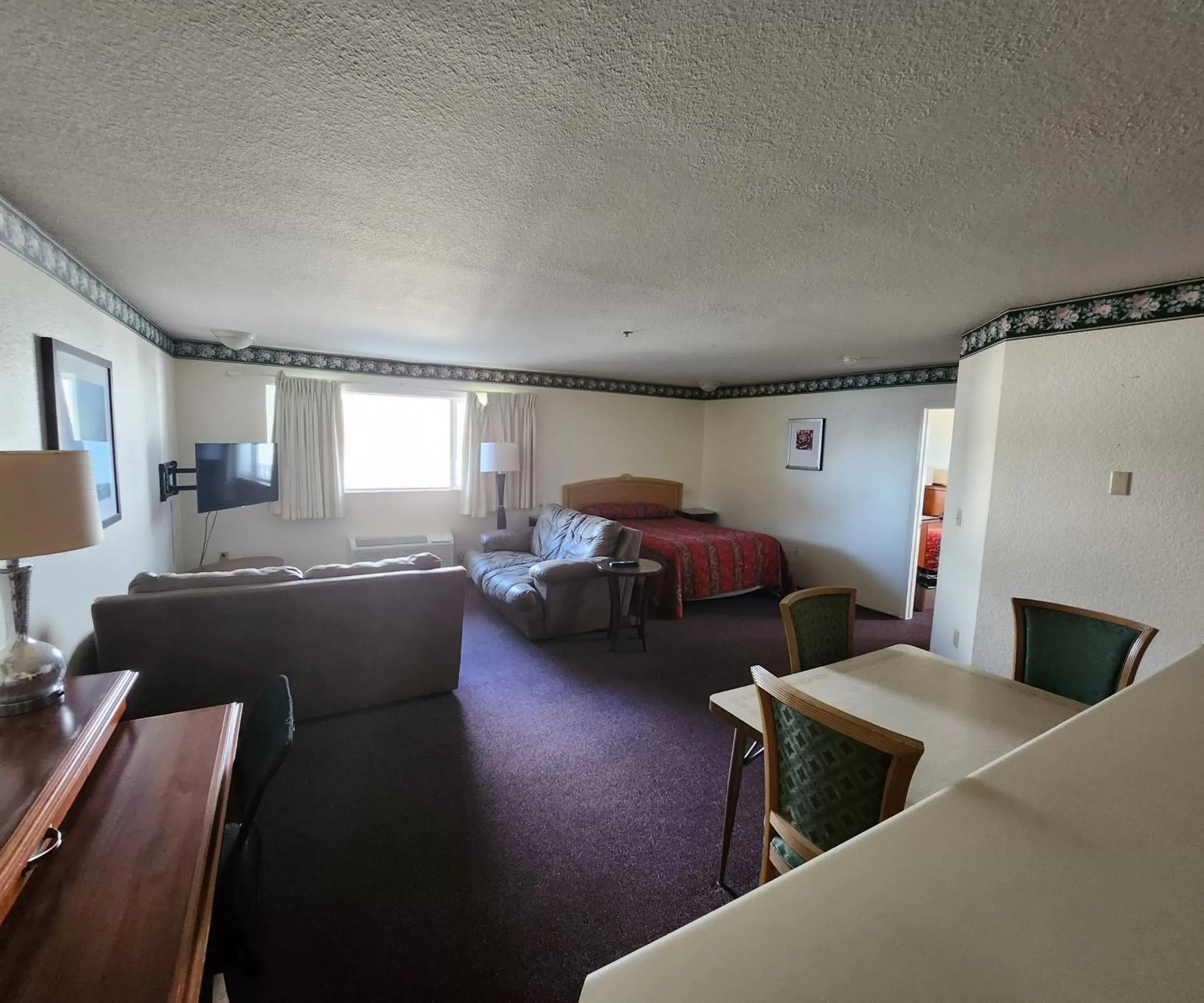 Living room in Bayview Inn