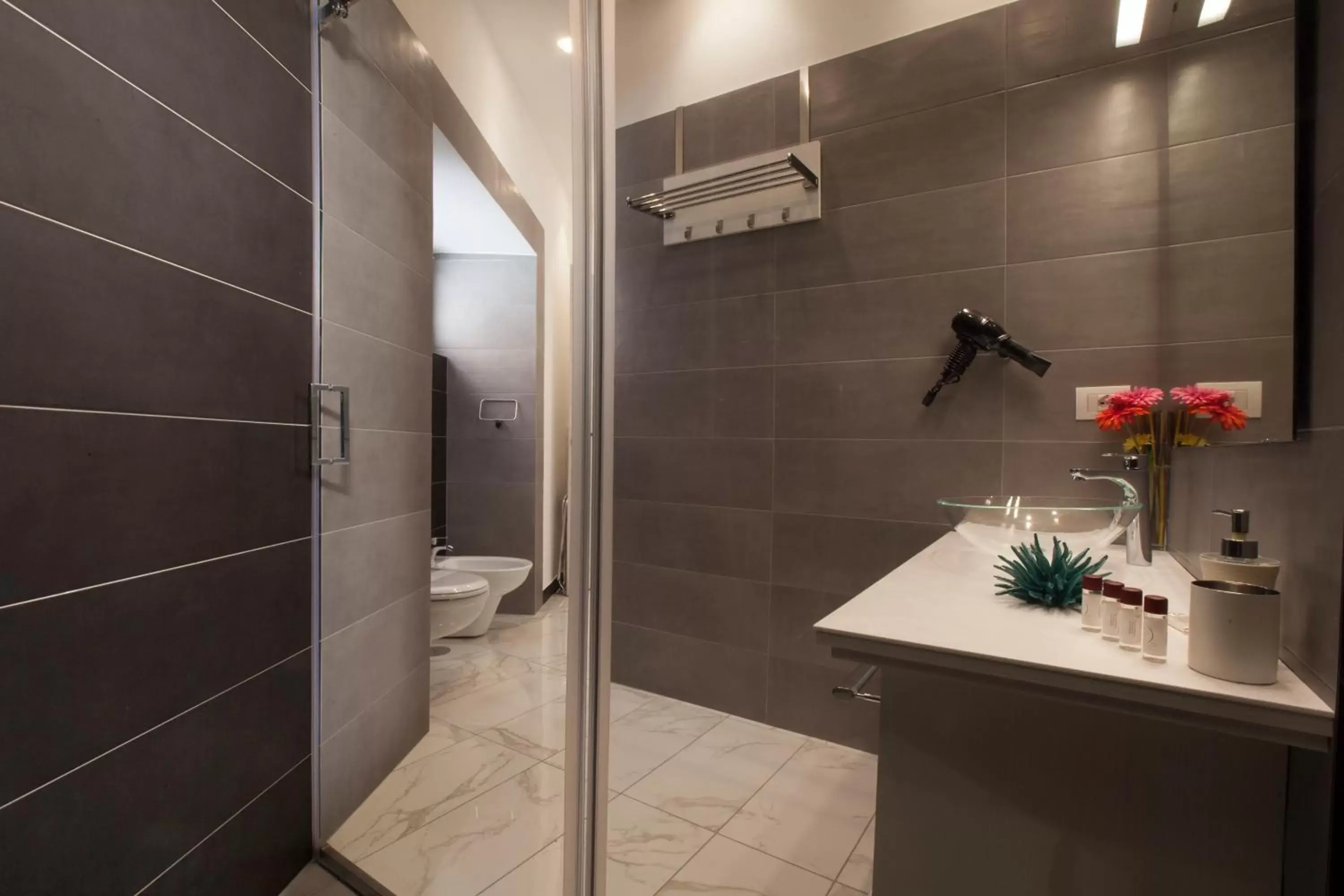 Shower, Bathroom in Suite dei Catalani