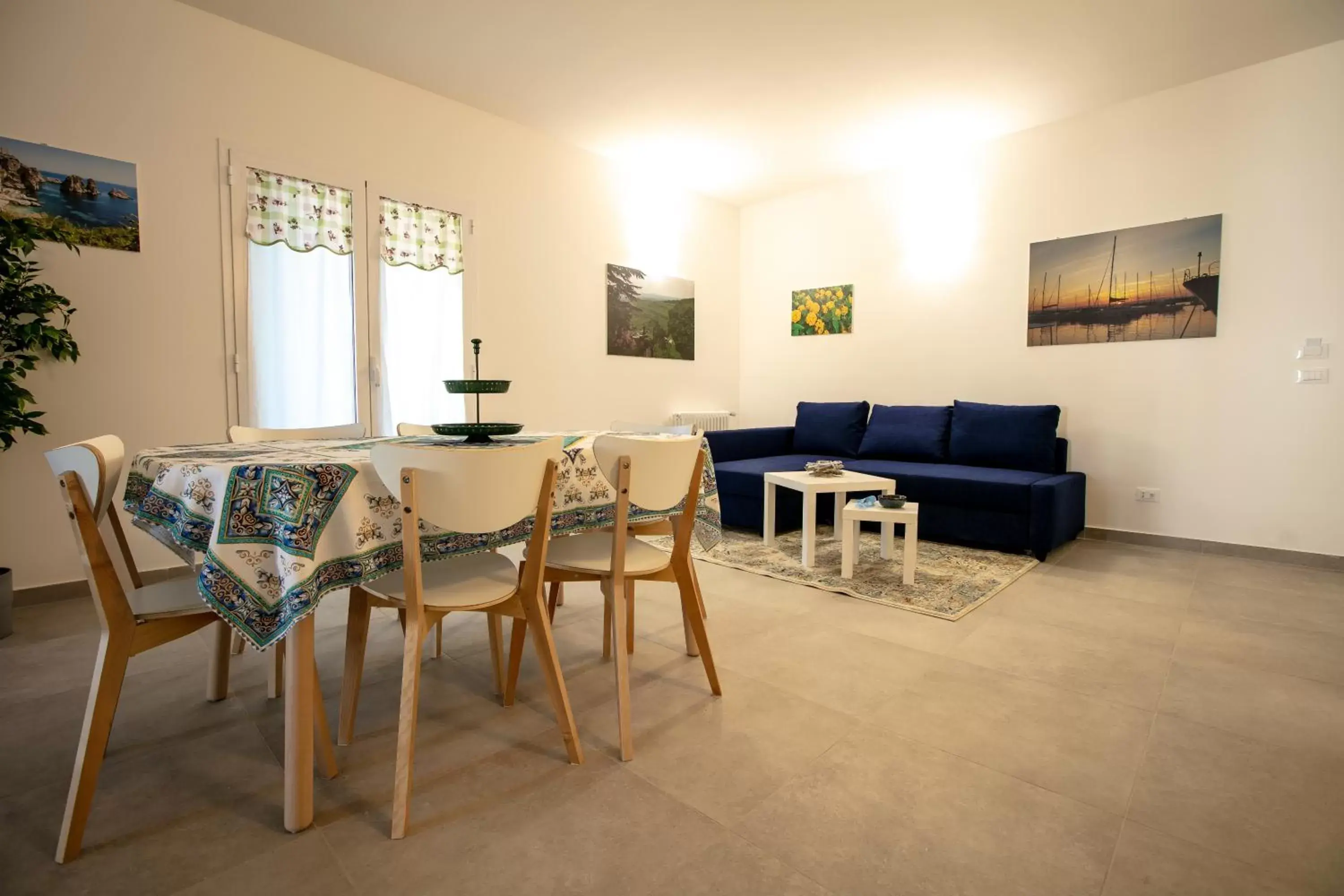 Living room, Dining Area in Etnamare Brucoli