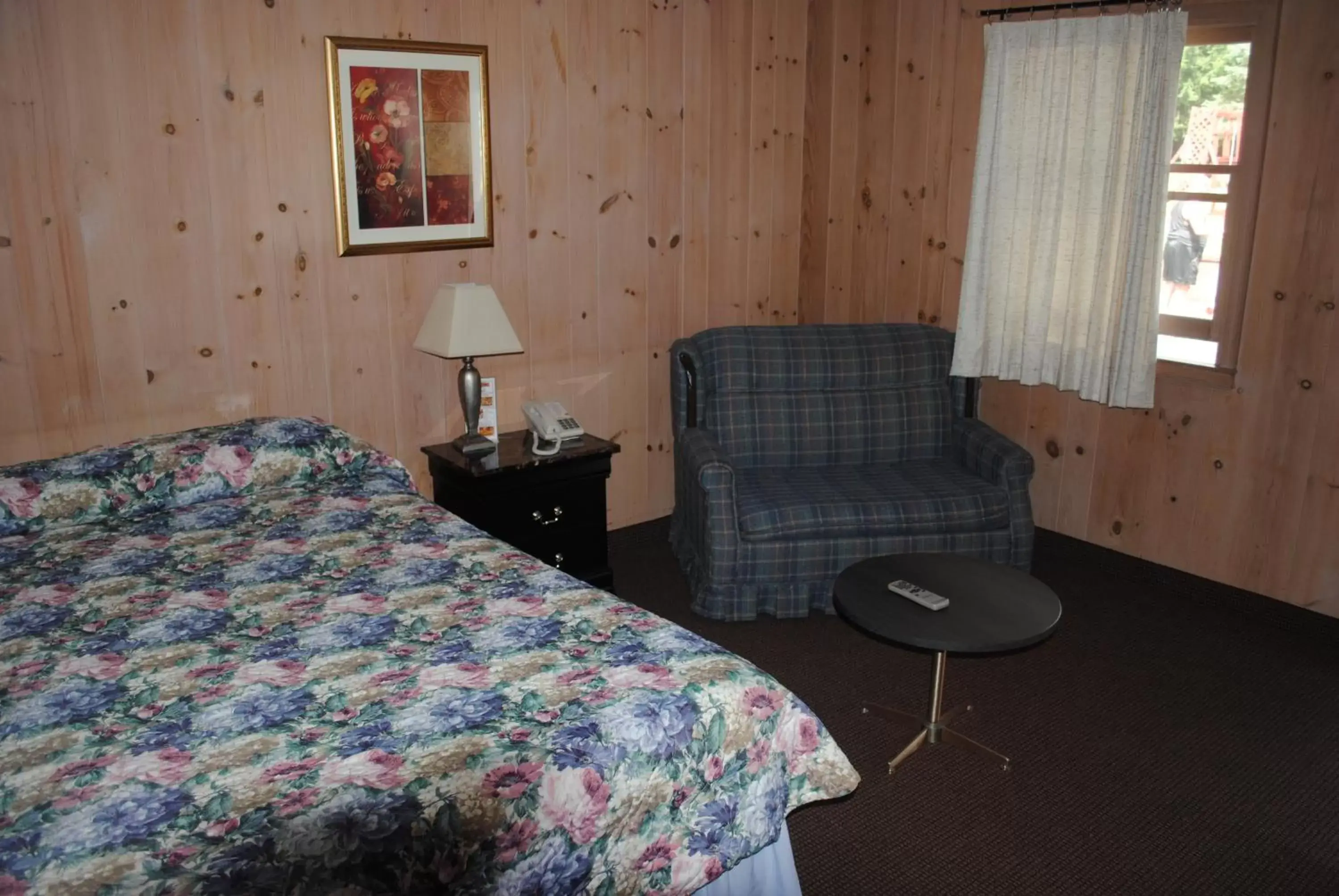 Day, Bed in Fran Cove Motel