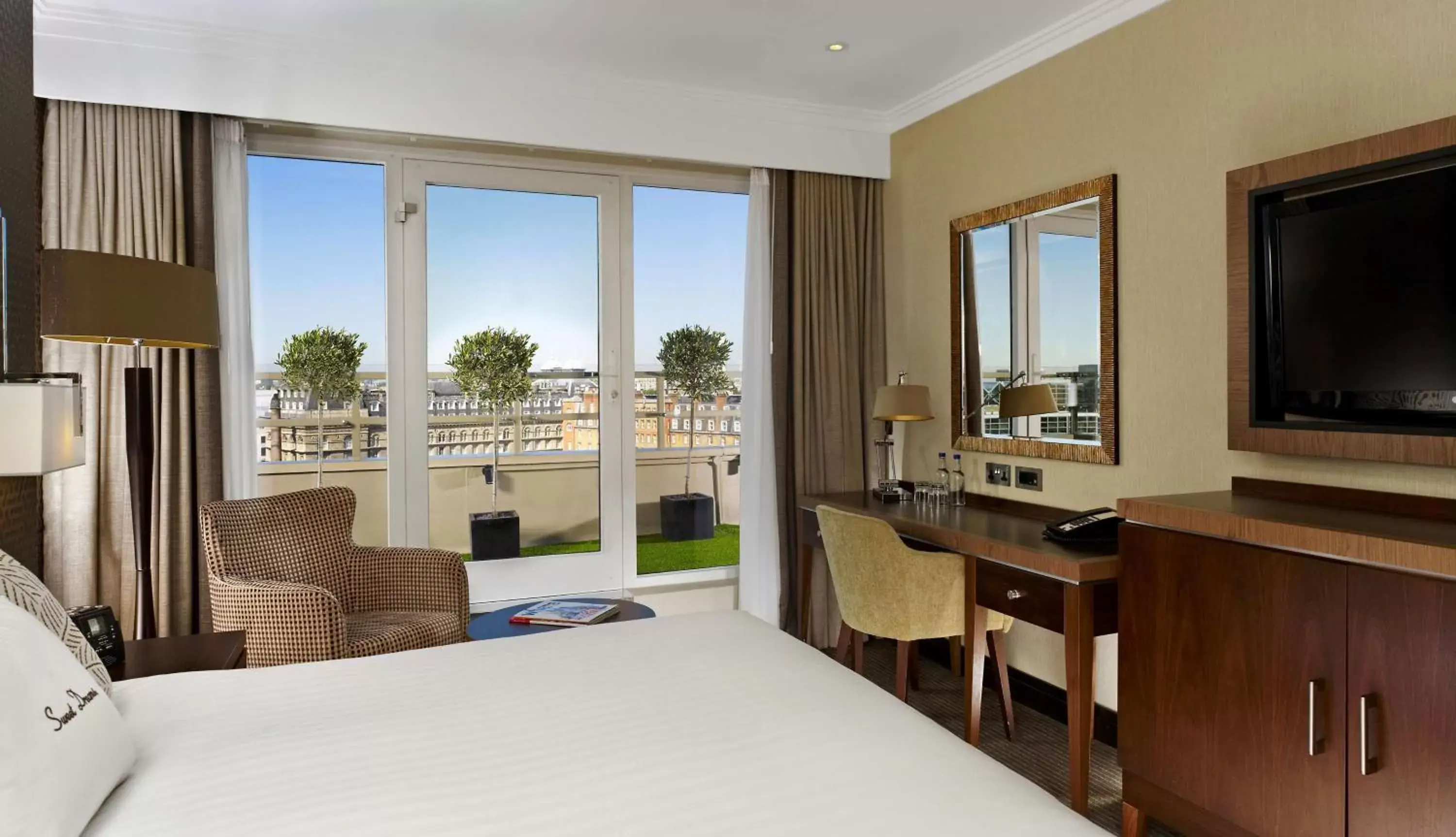 Bedroom in DoubleTree by Hilton London Victoria