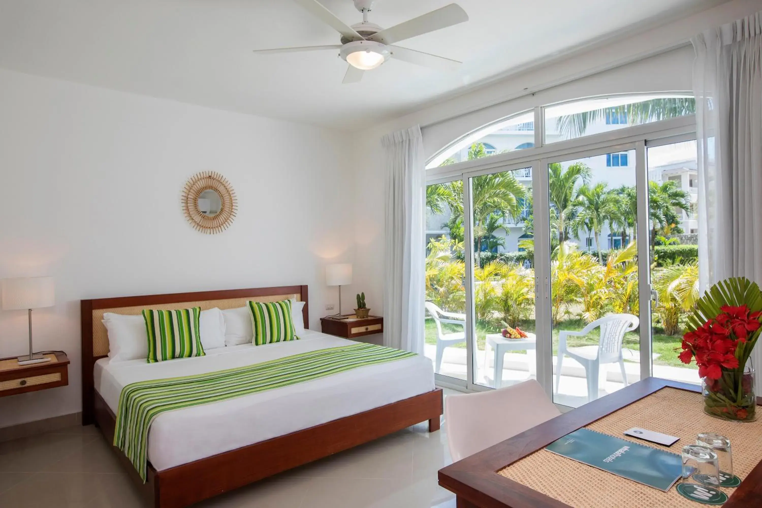 Balcony/Terrace, Bed in HM Alma de Bayahibe - Adults Only