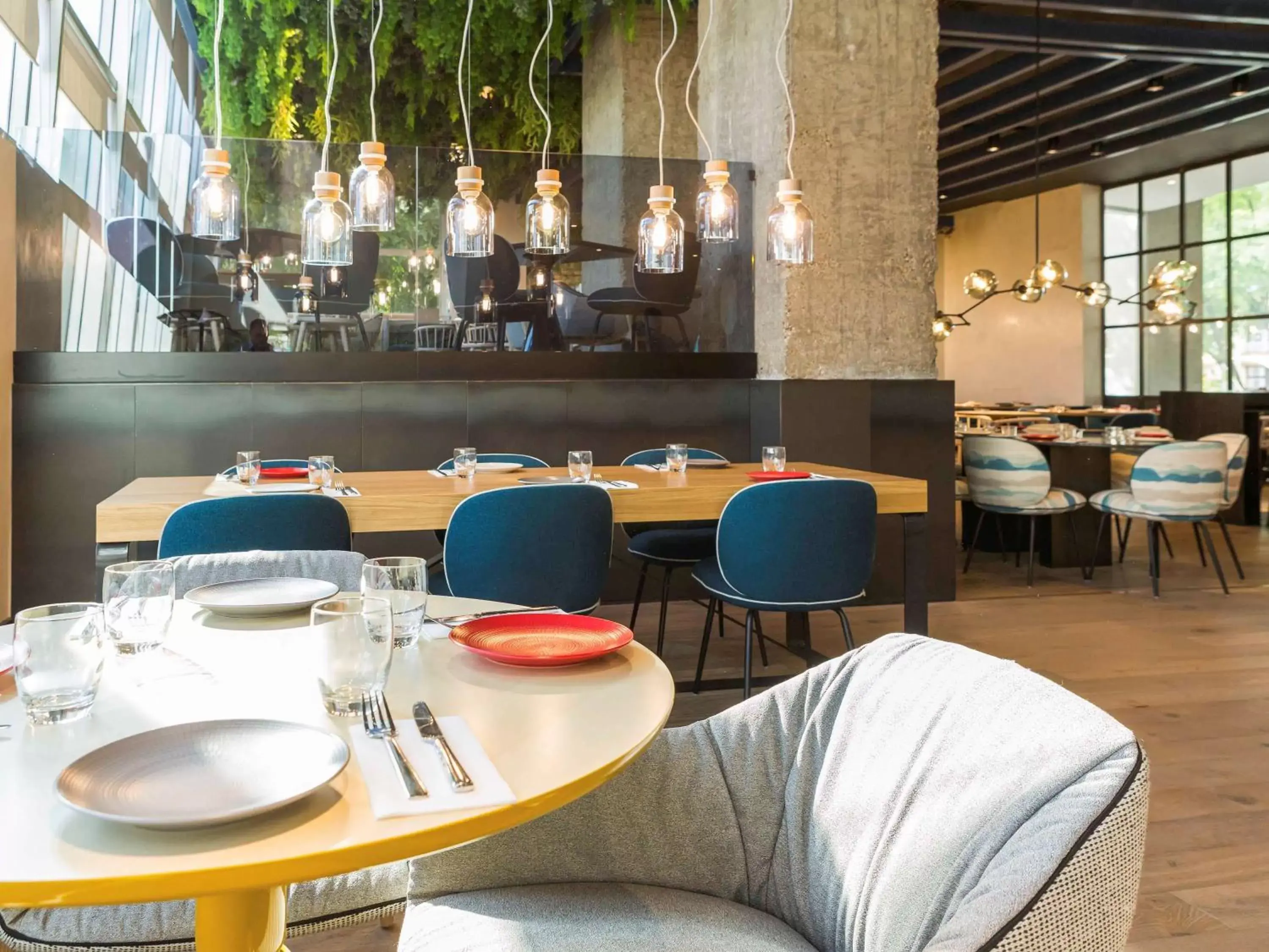 Restaurant/Places to Eat in Hotel Novotel Sevilla