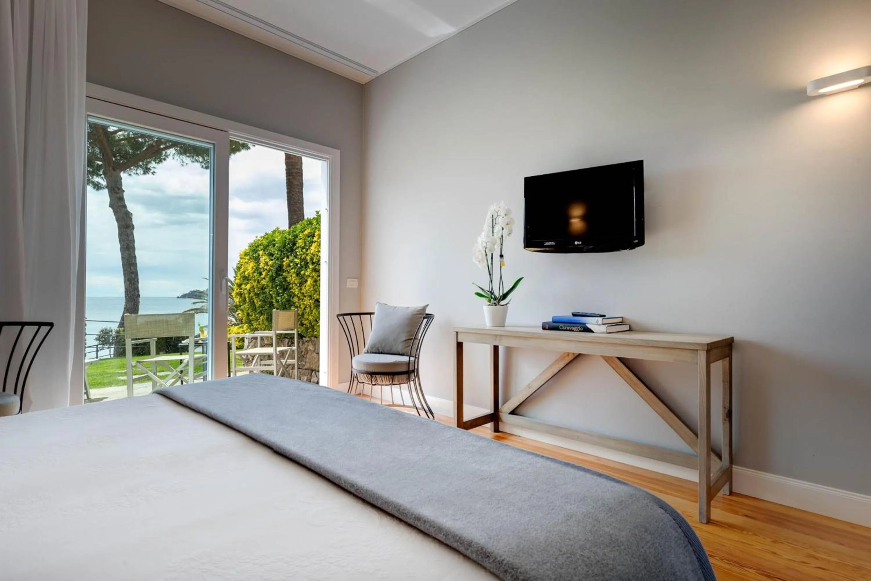 Balcony/Terrace, Bed in Hotel Continental