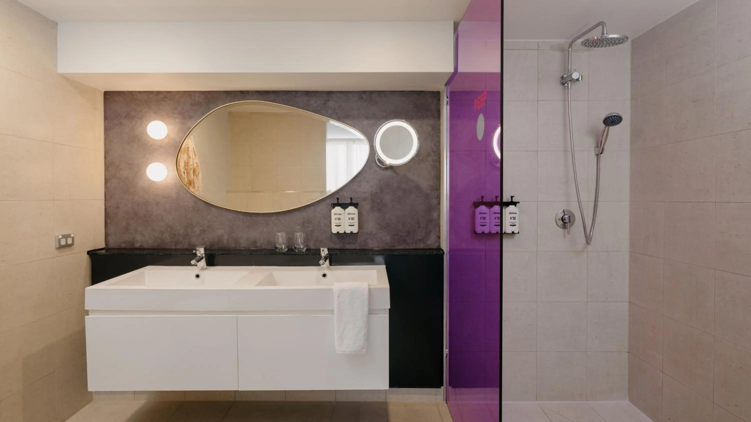 Photo of the whole room in Hotel Indigo Sydney Potts Point by IHG