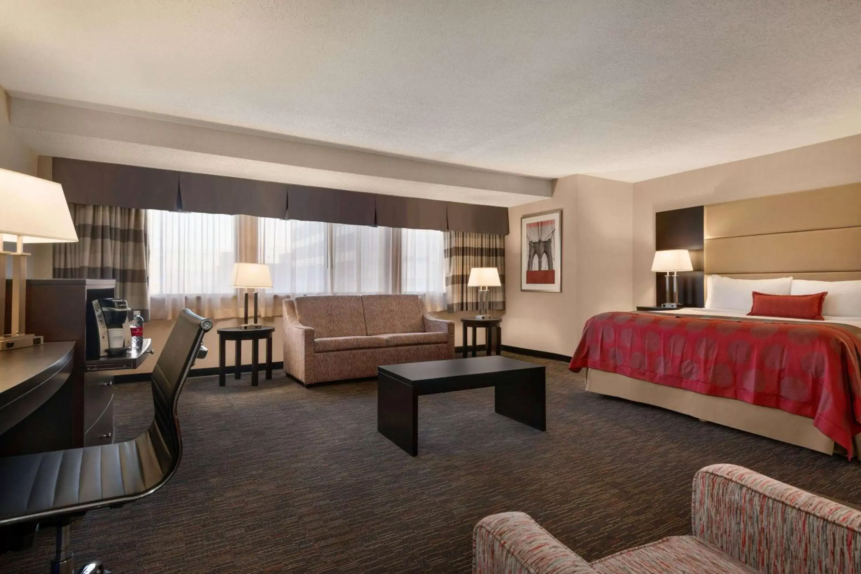 Bed, Seating Area in Ramada Plaza by Wyndham Regina Downtown