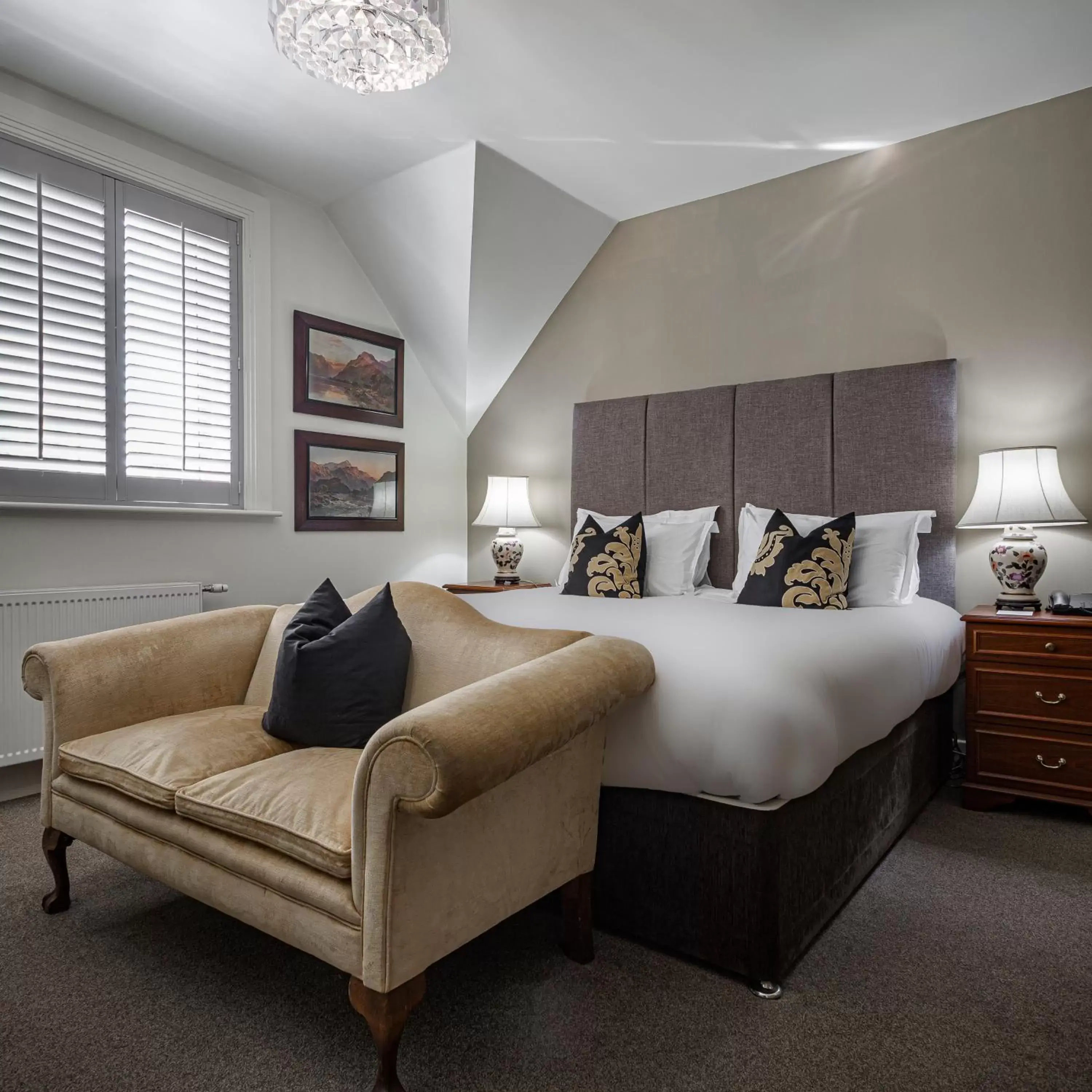 Bed, Seating Area in Forest Park Country Hotel & Inn, Brockenhurst, New Forest, Hampshire