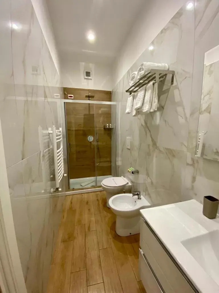 Shower, Bathroom in Villa Manto Bed and Breakfast - Torre Annunziata Pompei