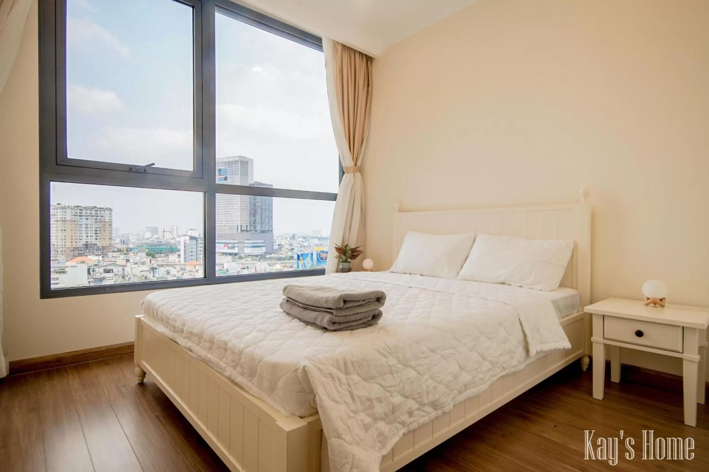 TV and multimedia, Bed in Vinhomes Central Park-Nice Homes