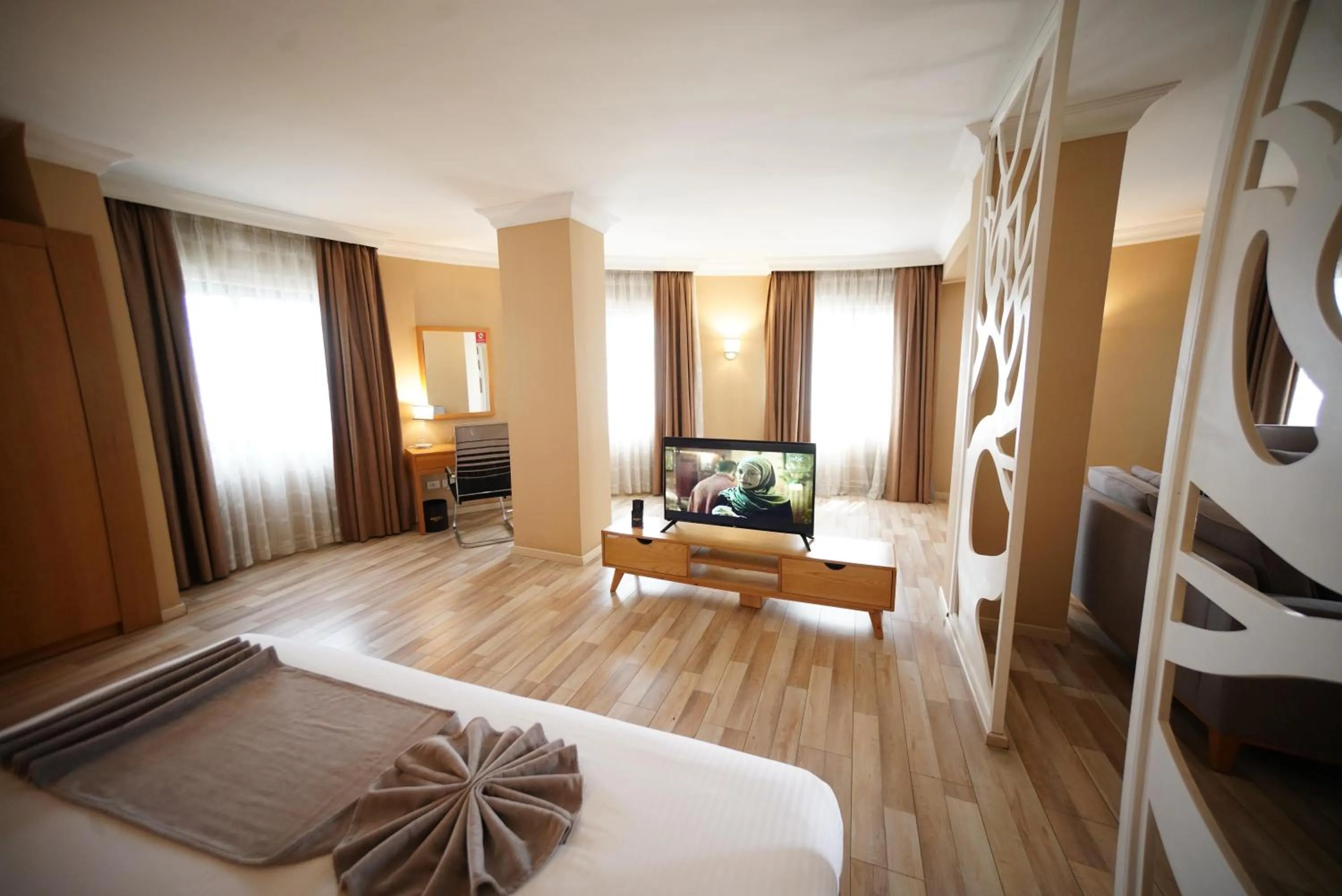 TV and multimedia, Bed in Mado Hotel
