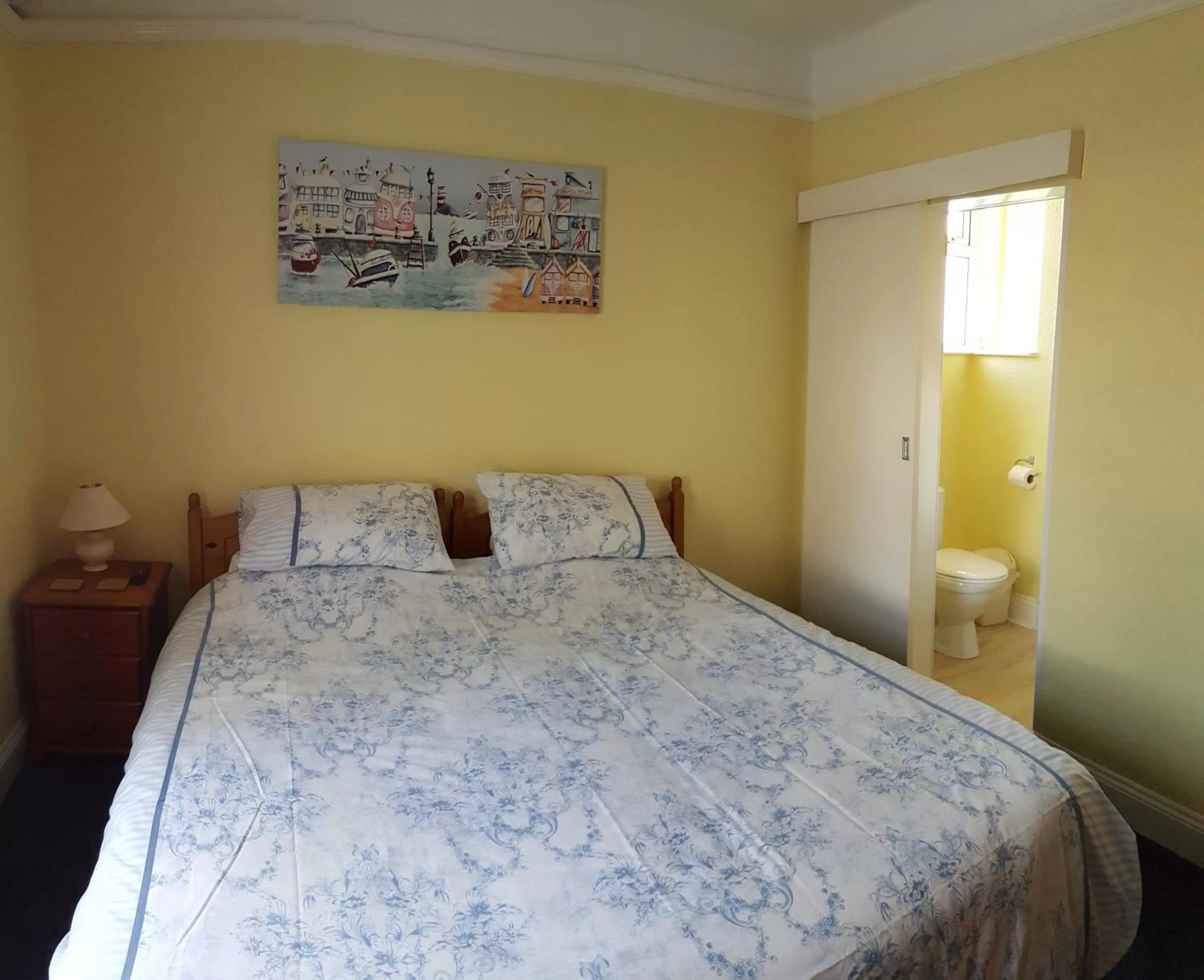 Bed in The Ratcliffe Guest House