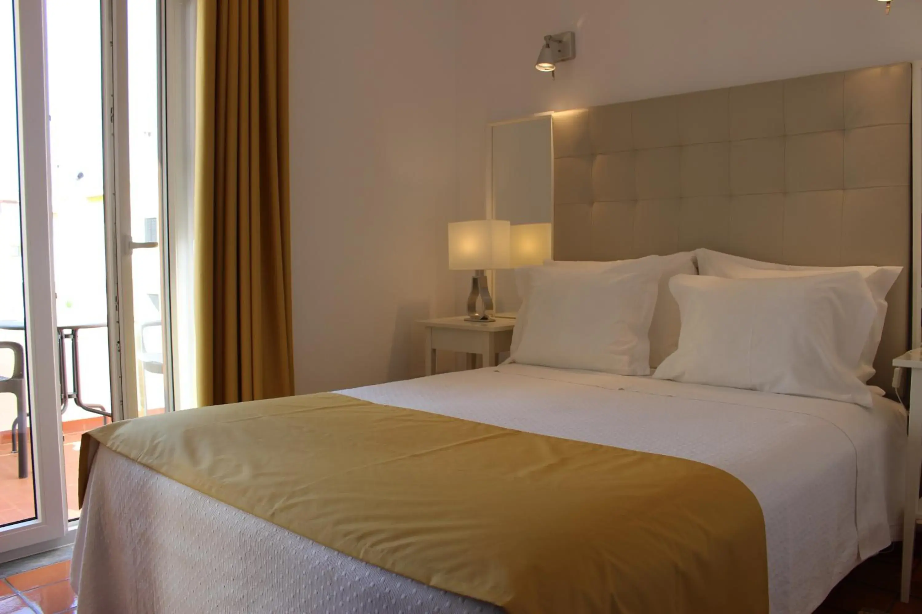 Bedroom, Bed in Castilho Flats by AC Hospitality Management