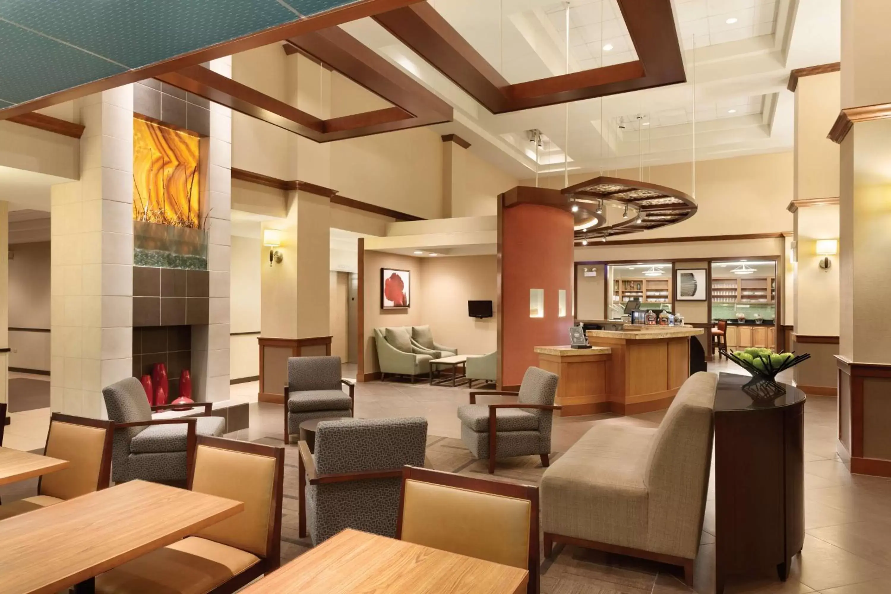 Lounge or bar in Hyatt Place Denver-South/Park Meadows