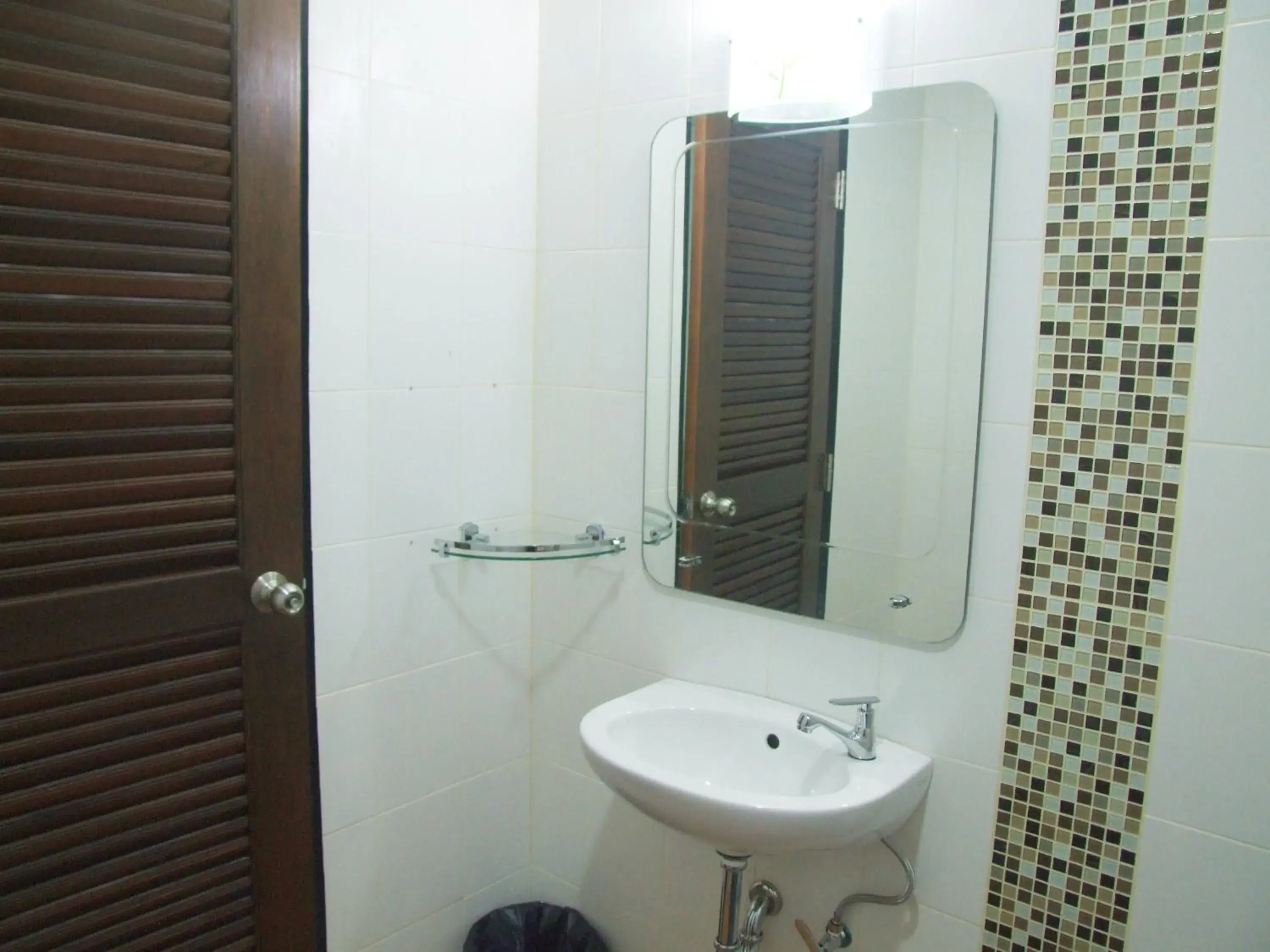 Bathroom in Rueanrimnam Hotel