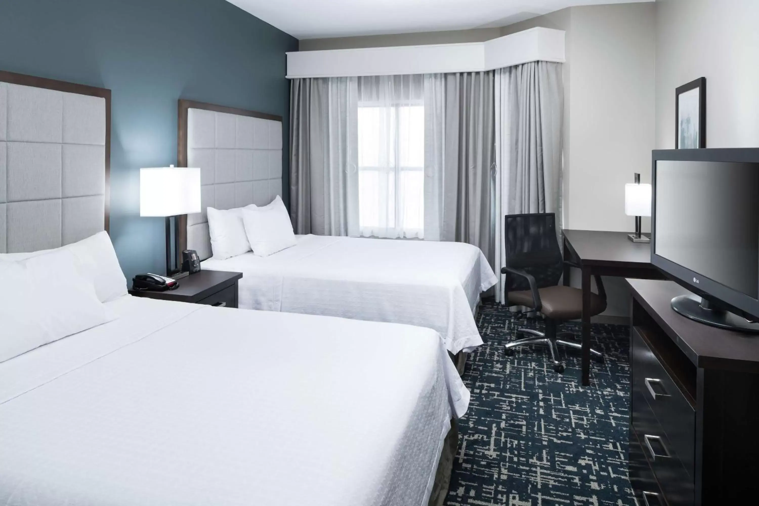 Bedroom, Bed in Homewood Suites by Hilton Cedar Rapids-North