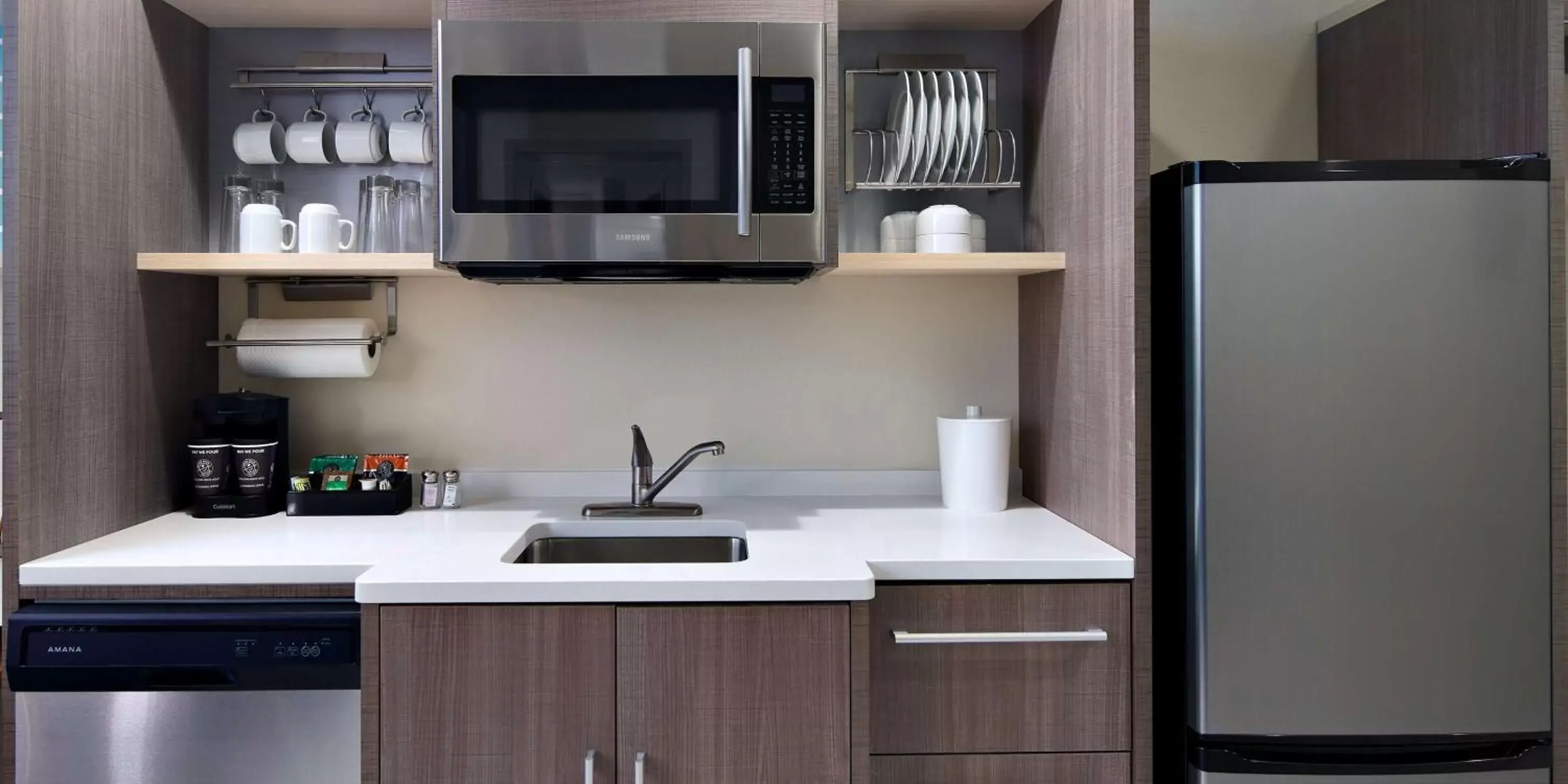Kitchen or kitchenette, Kitchen/Kitchenette in Home2 Suites by Hilton Ocean City Bayside