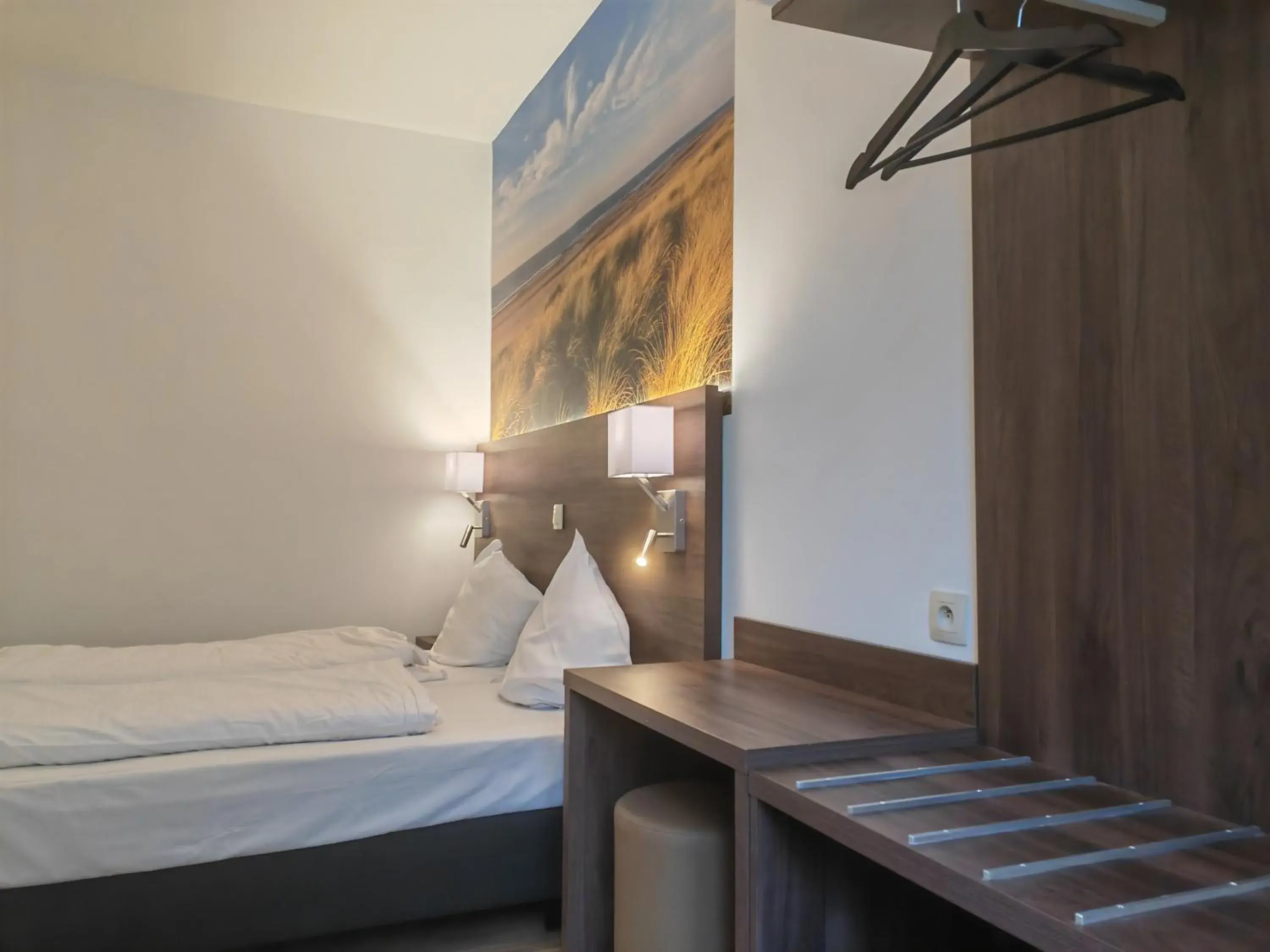 Bedroom, Bed in Hotel Albert II Oostende
