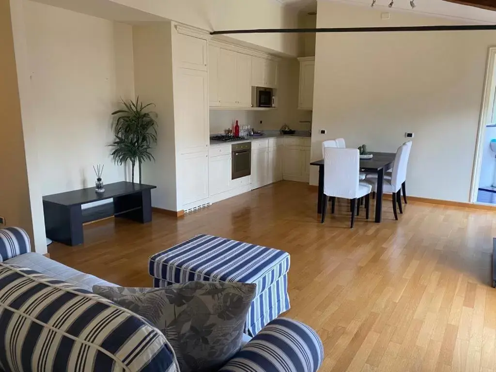 Kitchen or kitchenette, Seating Area in Palazzo Rocchi B&B