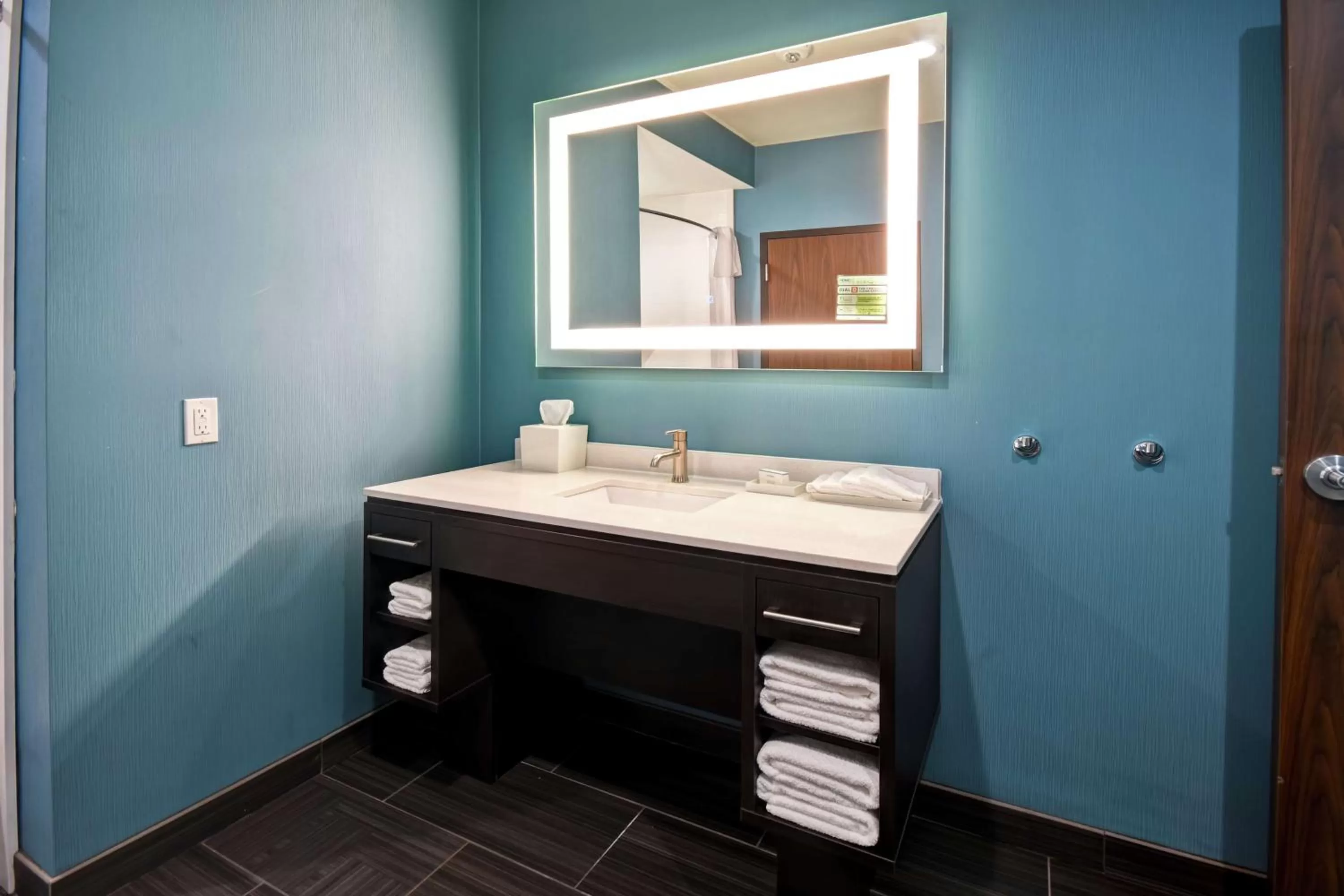 Bathroom in Home2 Suites By Hilton El Reno