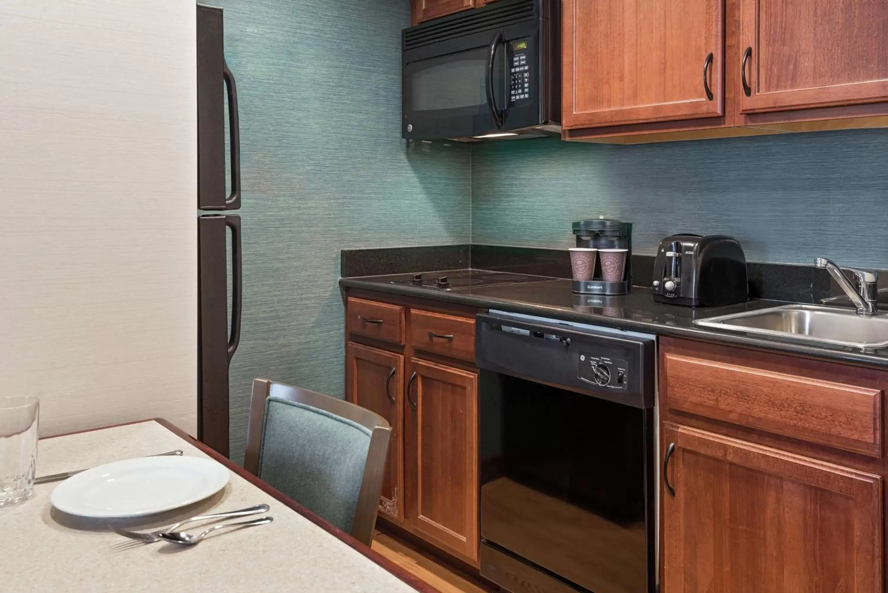 Kitchen or kitchenette, Kitchen/Kitchenette in Homewood Suites by Hilton Cleveland-Beachwood