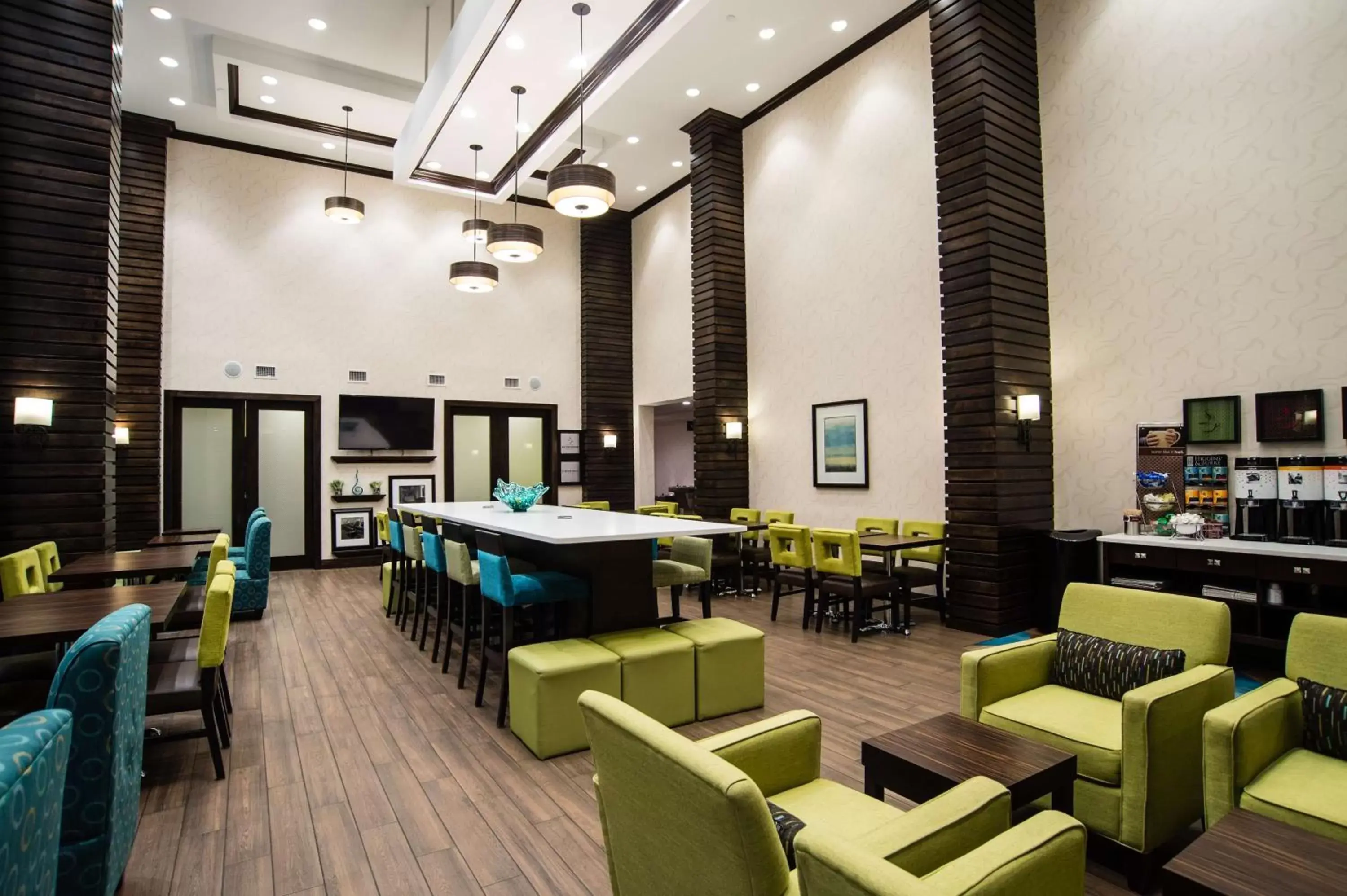 Dining area, Restaurant/Places to Eat in Hampton Inn & Suites East Gate Regina