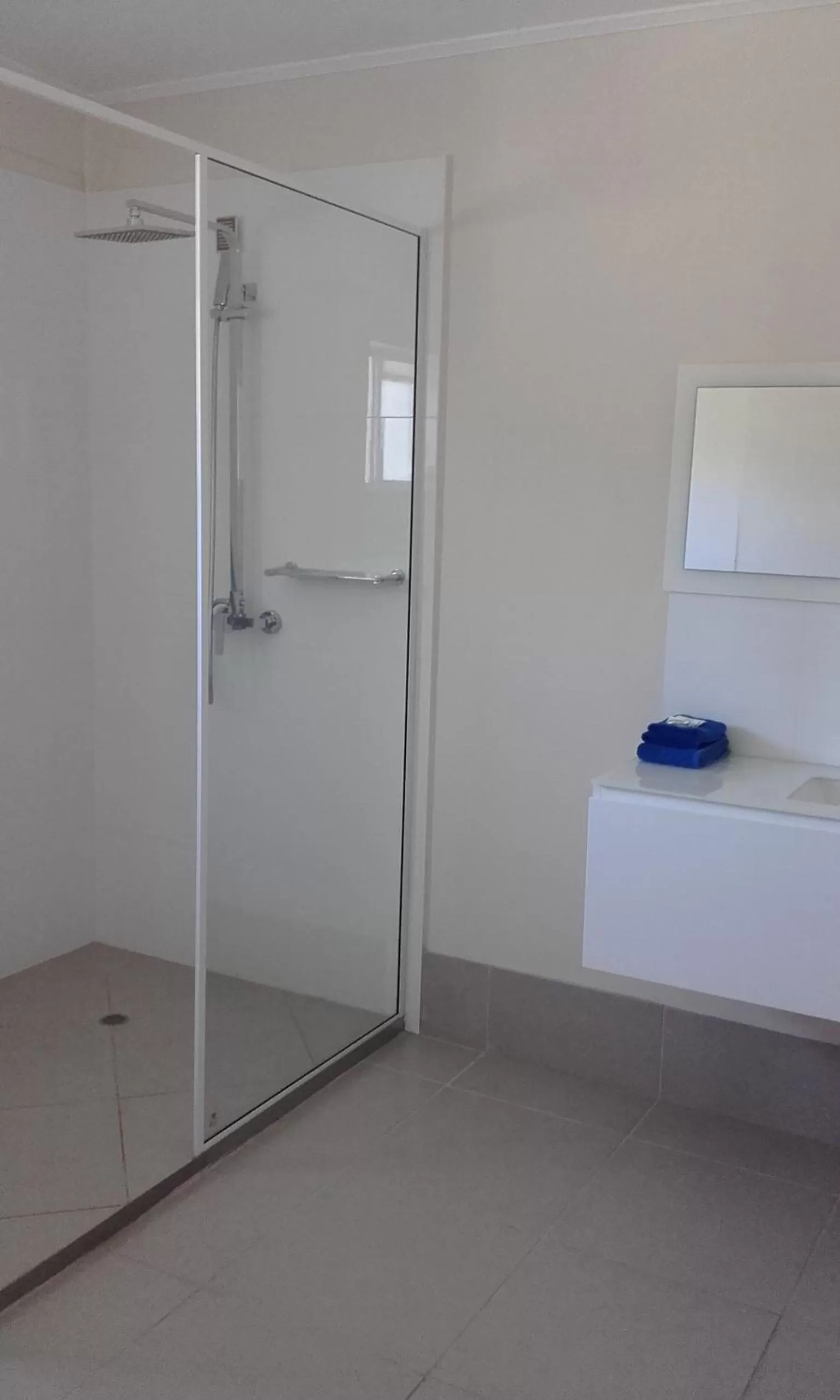 Bathroom in Mango Tree Motel