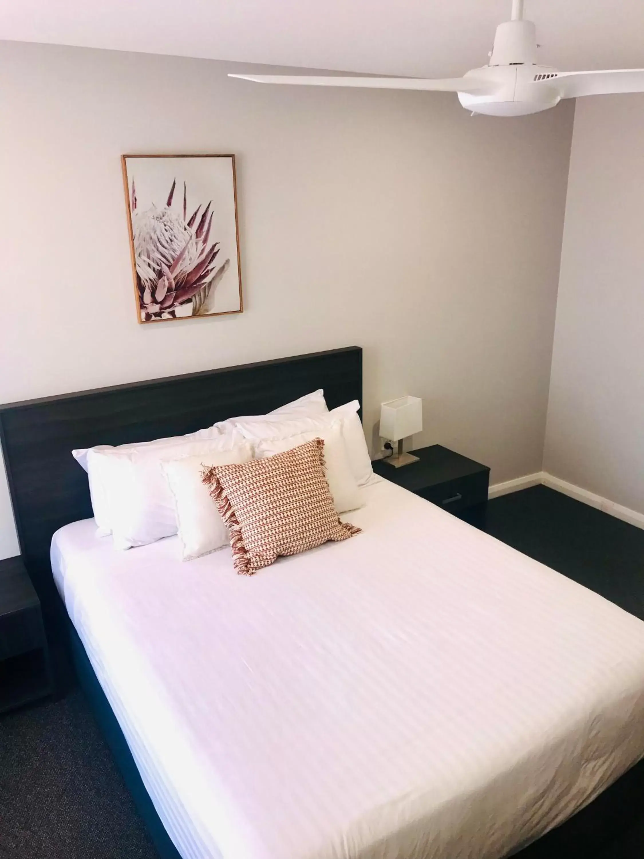 Bed in Hive Hotel, Moruya