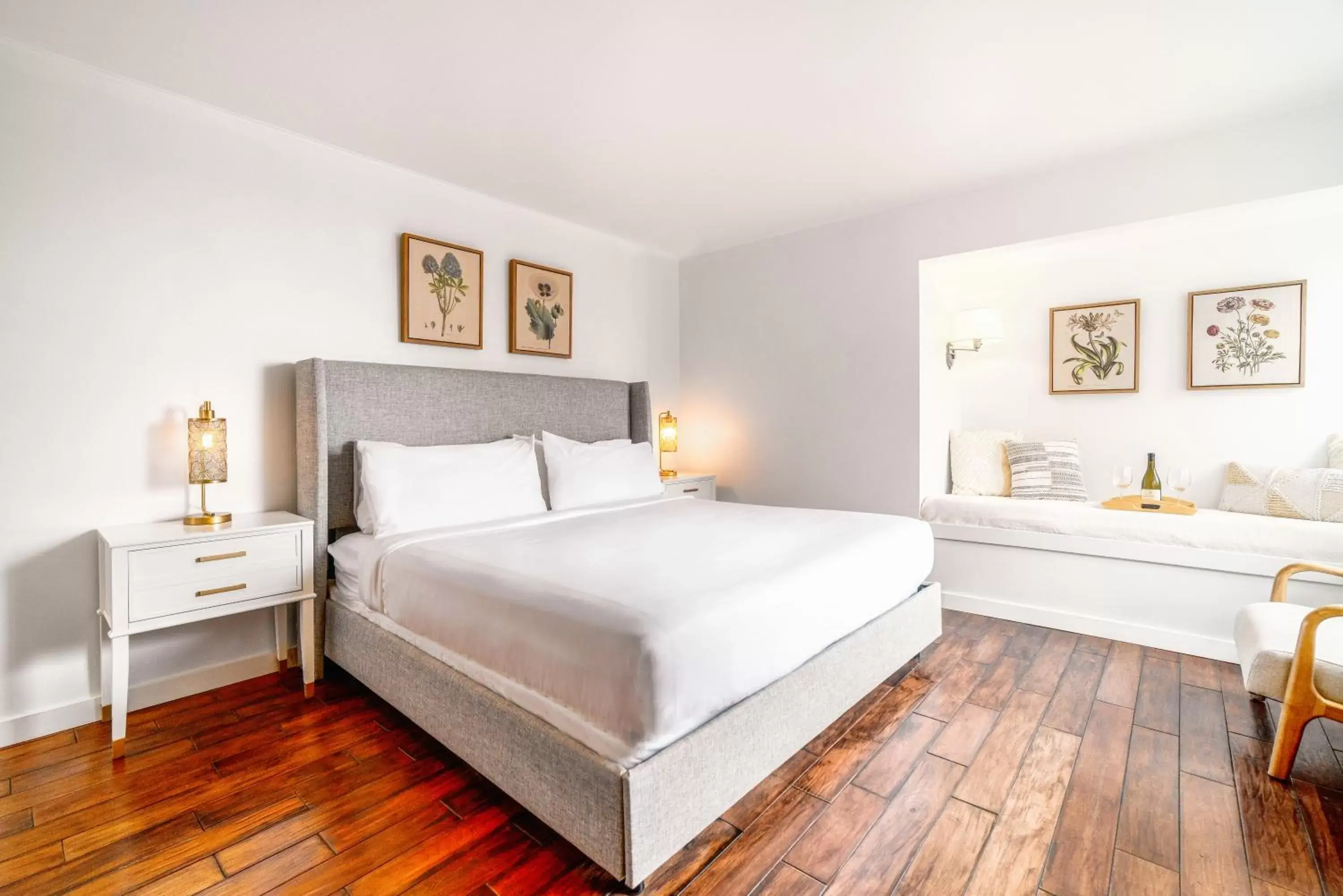 Bed in Agate Cove Inn Bed in Agate Cove Inn