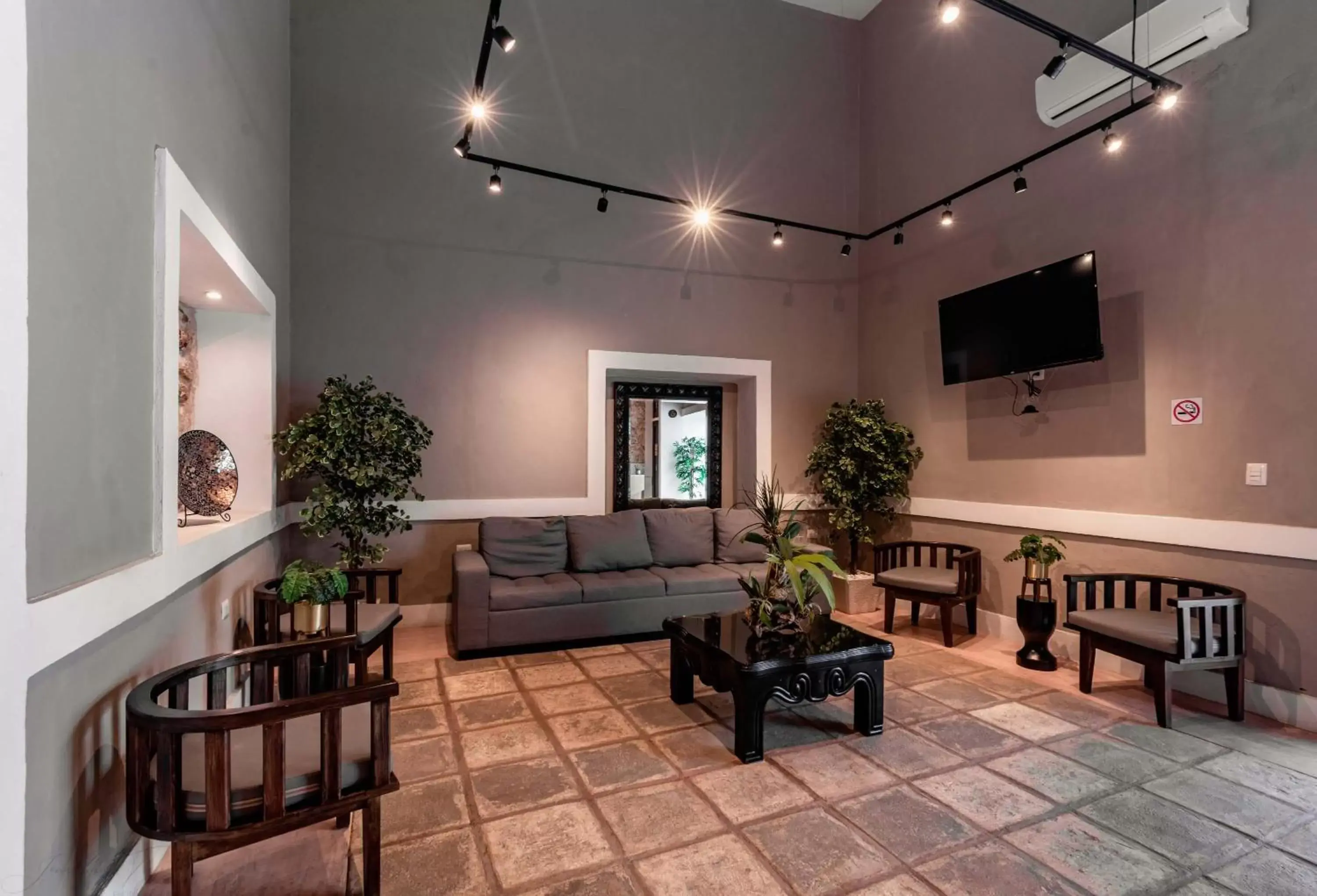 Living room, Seating Area in Hotel Colonial Zaci by GuruHotel