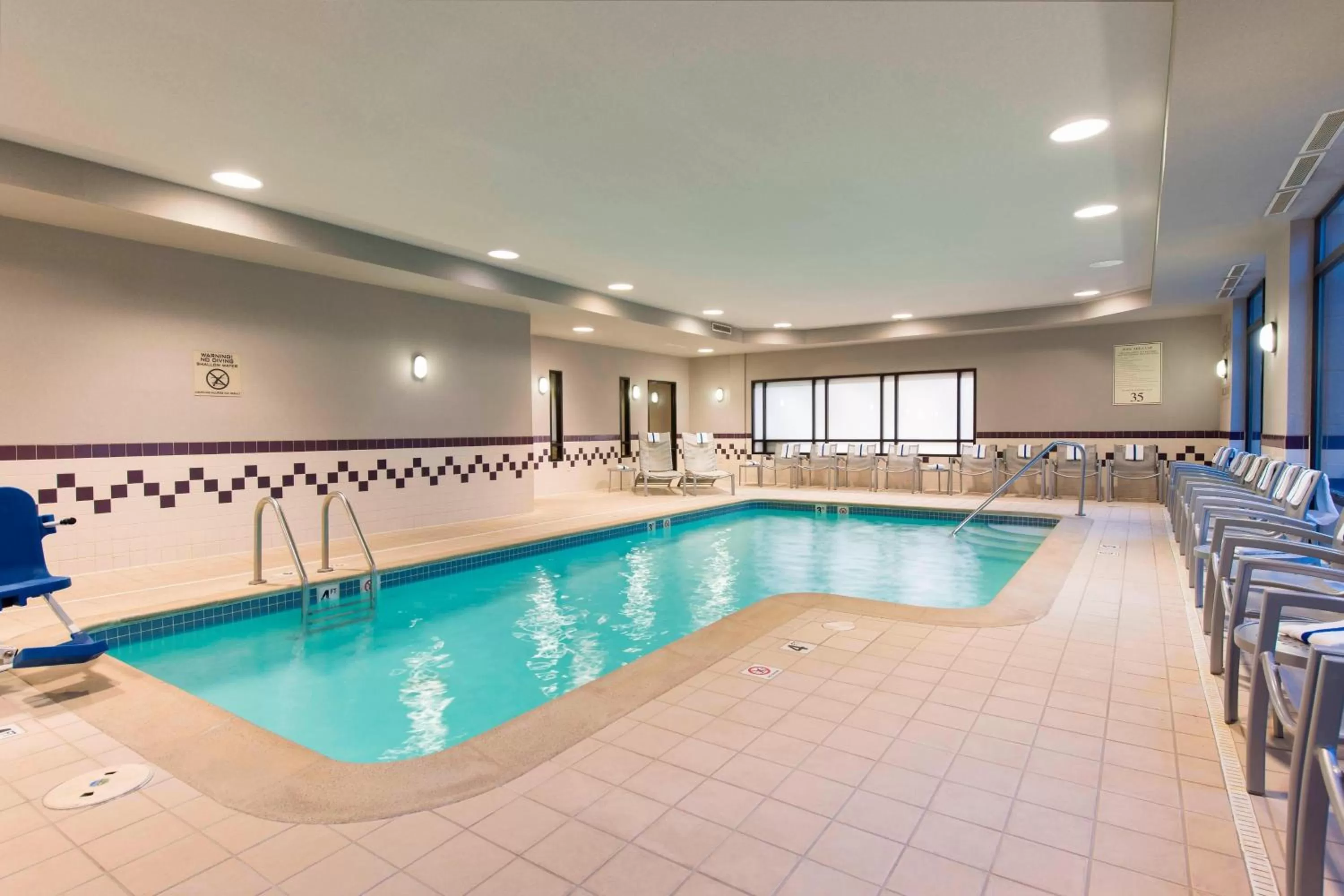 Swimming pool in SpringHill Suites Grand Rapids North